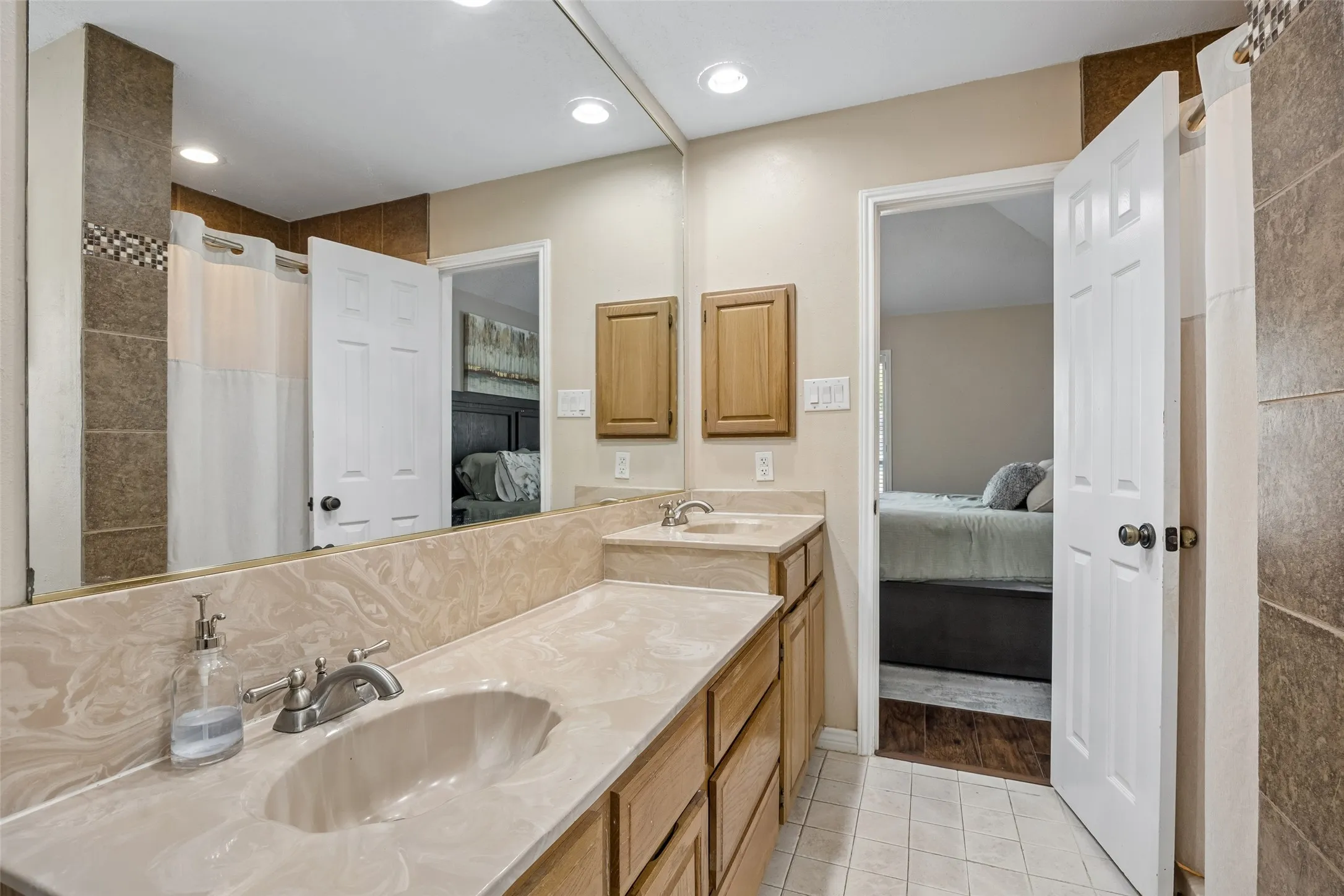 Single Family Residence For Sale in Dallas County , 626 Echo Drive, Garland, Texas 75040, 3 Bedroom, 2 Bathroom, 2 Garage spaces, 1,707 Sqft, built in 1986, mls#21380672, Real Estate Agent in Garland, Homes For Sale in Dallas county, Homes For Sale in Garland, Realtor in Garland Texas, Real Estate Brokerage Independent Realty Texas, Luminita Cordes Realtor
