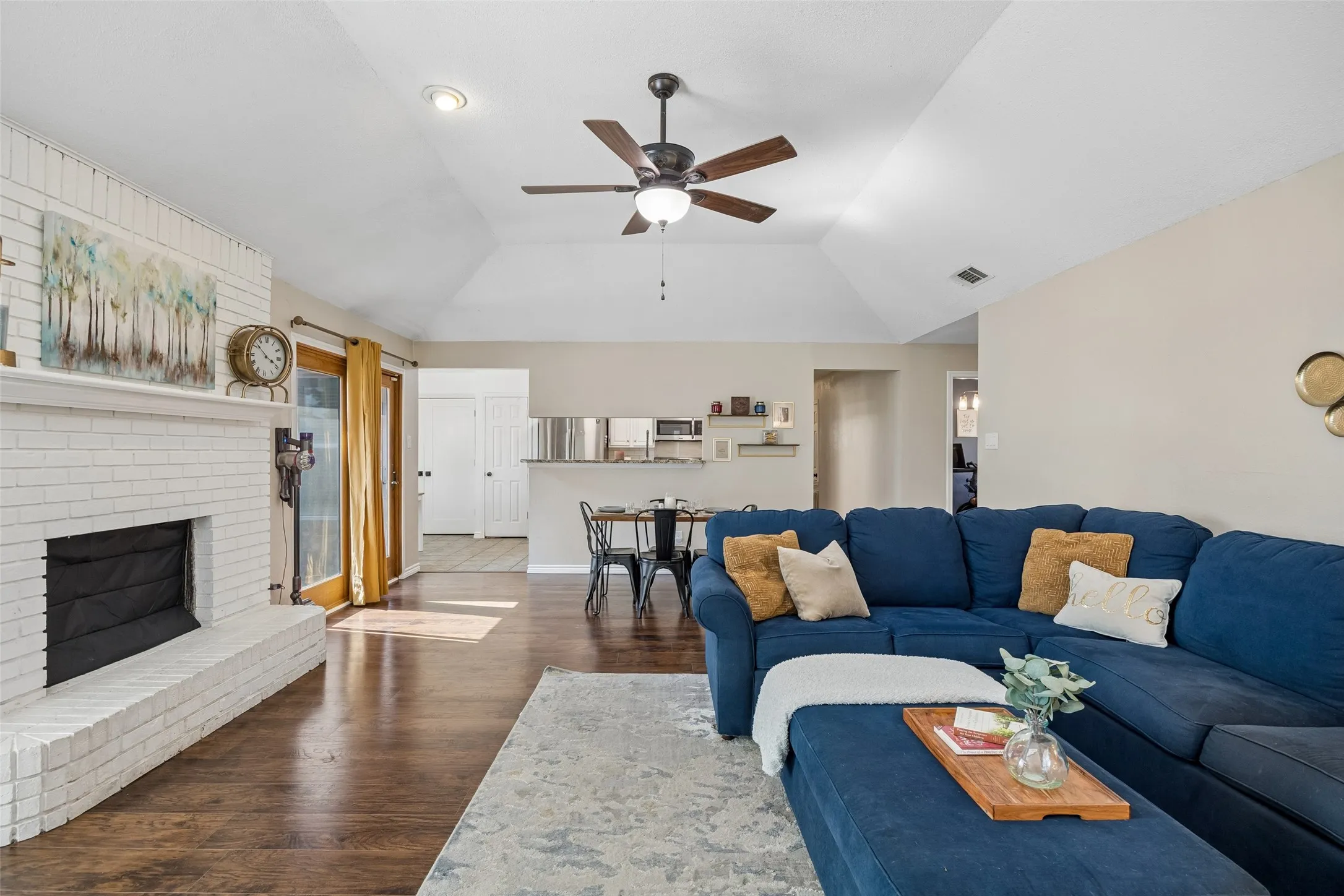 Single Family Residence For Sale in Dallas County , 626 Echo Drive, Garland, Texas 75040, 3 Bedroom, 2 Bathroom, 2 Garage spaces, 1,707 Sqft, built in 1986, mls#21380672, Real Estate Agent in Garland, Homes For Sale in Dallas county, Homes For Sale in Garland, Realtor in Garland Texas, Real Estate Brokerage Independent Realty Texas, Luminita Cordes Realtor