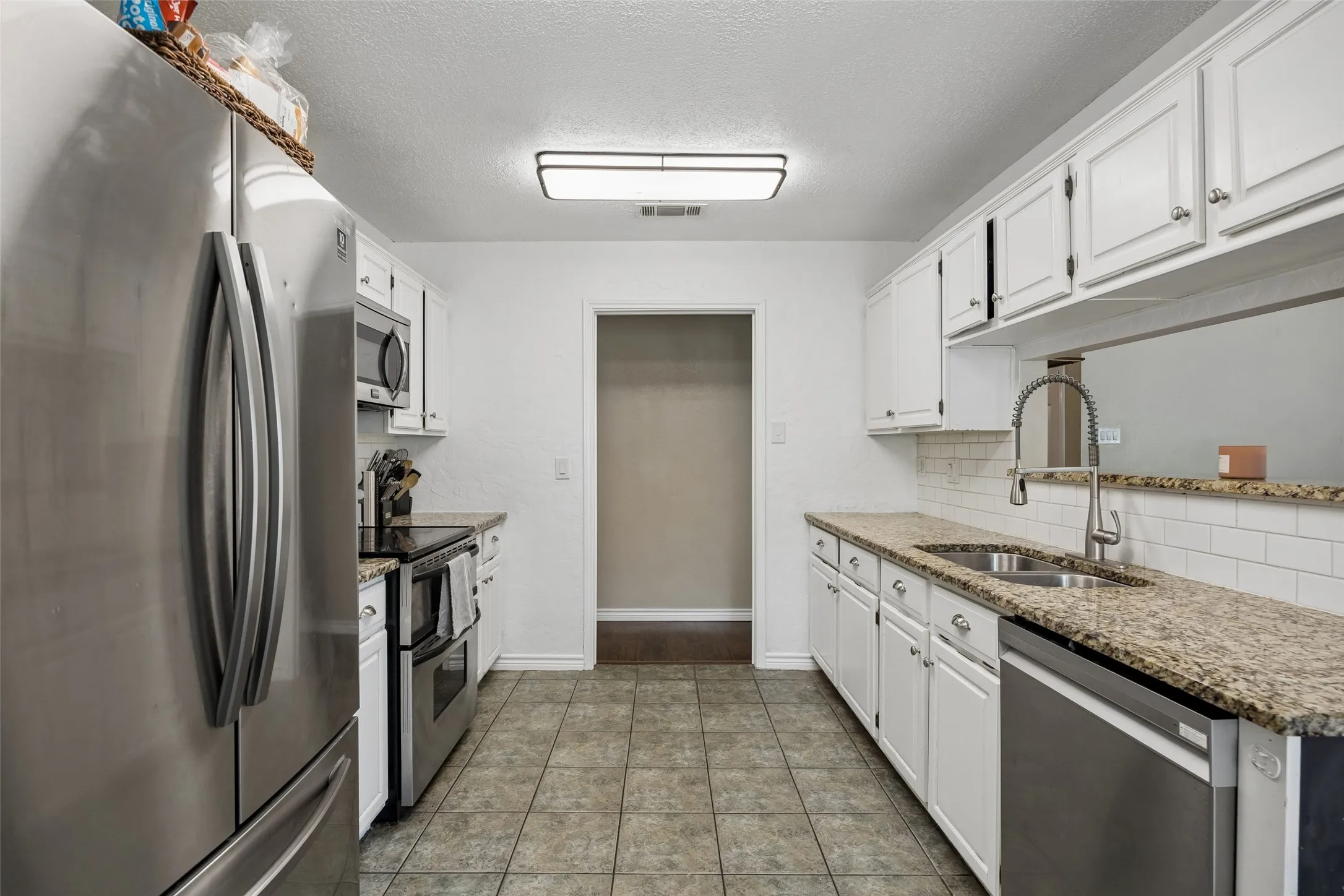 Single Family Residence For Sale in Dallas County , 626 Echo Drive, Garland, Texas 75040, 3 Bedroom, 2 Bathroom, 2 Garage spaces, 1,707 Sqft, built in 1986, mls#21380672, Real Estate Agent in Garland, Homes For Sale in Dallas county, Homes For Sale in Garland, Realtor in Garland Texas, Real Estate Brokerage Independent Realty Texas, Luminita Cordes Realtor