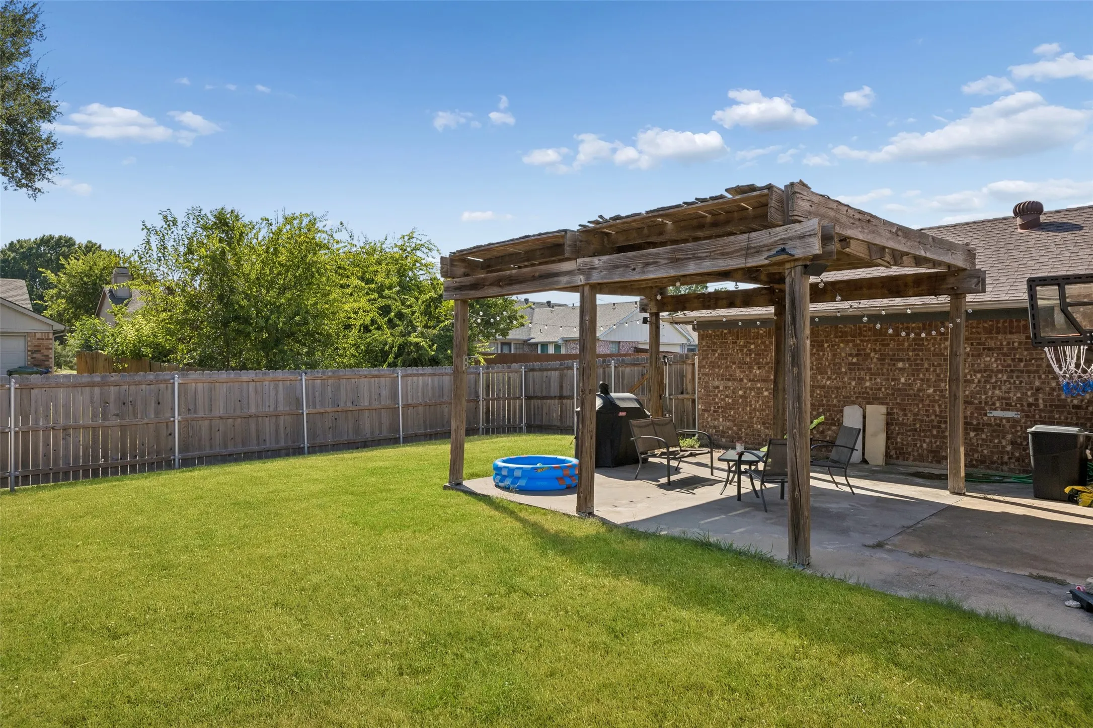 Single Family Residence For Sale in Dallas County , 626 Echo Drive, Garland, Texas 75040, 3 Bedroom, 2 Bathroom, 2 Garage spaces, 1,707 Sqft, built in 1986, mls#21380672, Real Estate Agent in Garland, Homes For Sale in Dallas county, Homes For Sale in Garland, Realtor in Garland Texas, Real Estate Brokerage Independent Realty Texas, Luminita Cordes Realtor