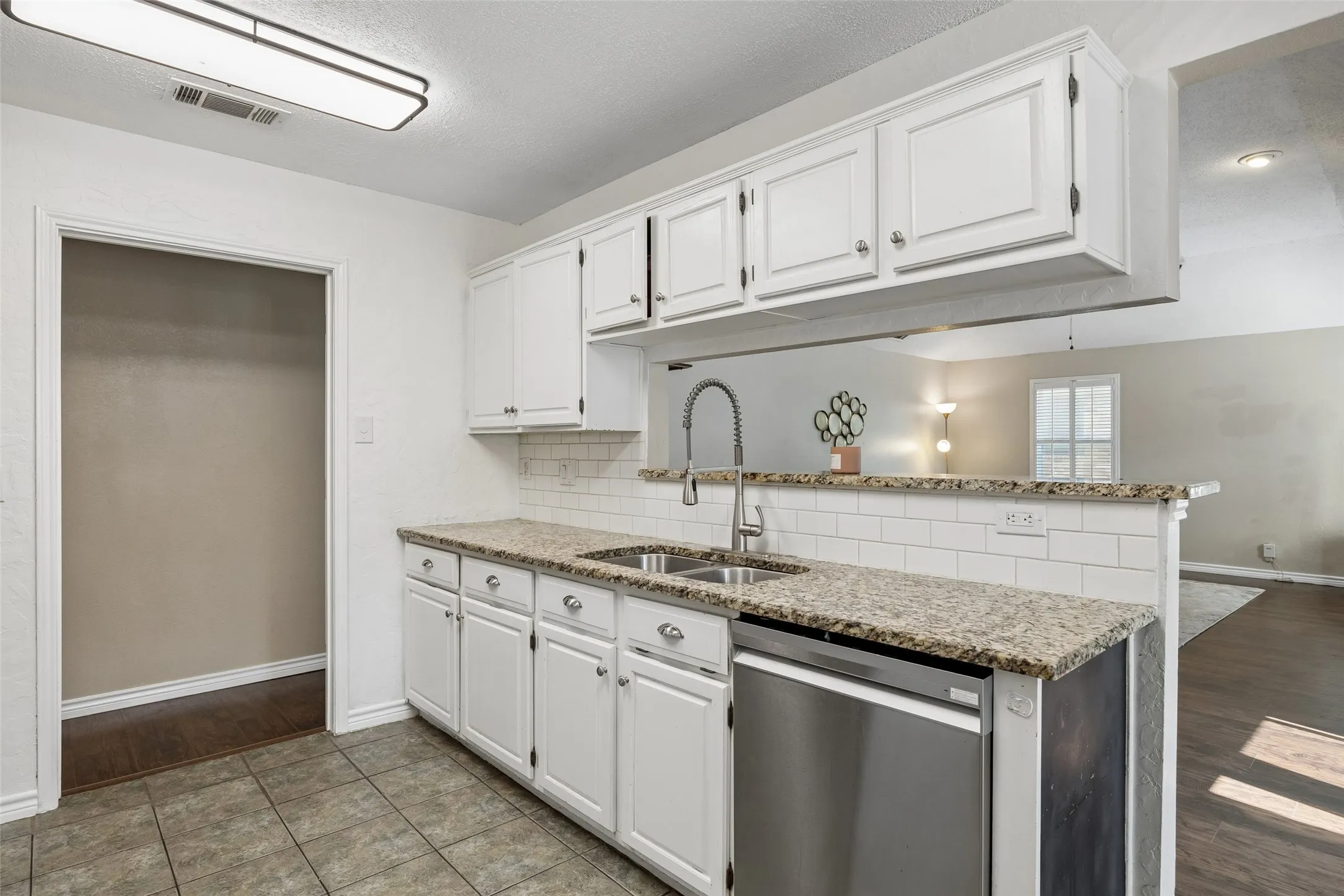 Single Family Residence For Sale in Dallas County , 626 Echo Drive, Garland, Texas 75040, 3 Bedroom, 2 Bathroom, 2 Garage spaces, 1,707 Sqft, built in 1986, mls#21380672, Real Estate Agent in Garland, Homes For Sale in Dallas county, Homes For Sale in Garland, Realtor in Garland Texas, Real Estate Brokerage Independent Realty Texas, Luminita Cordes Realtor