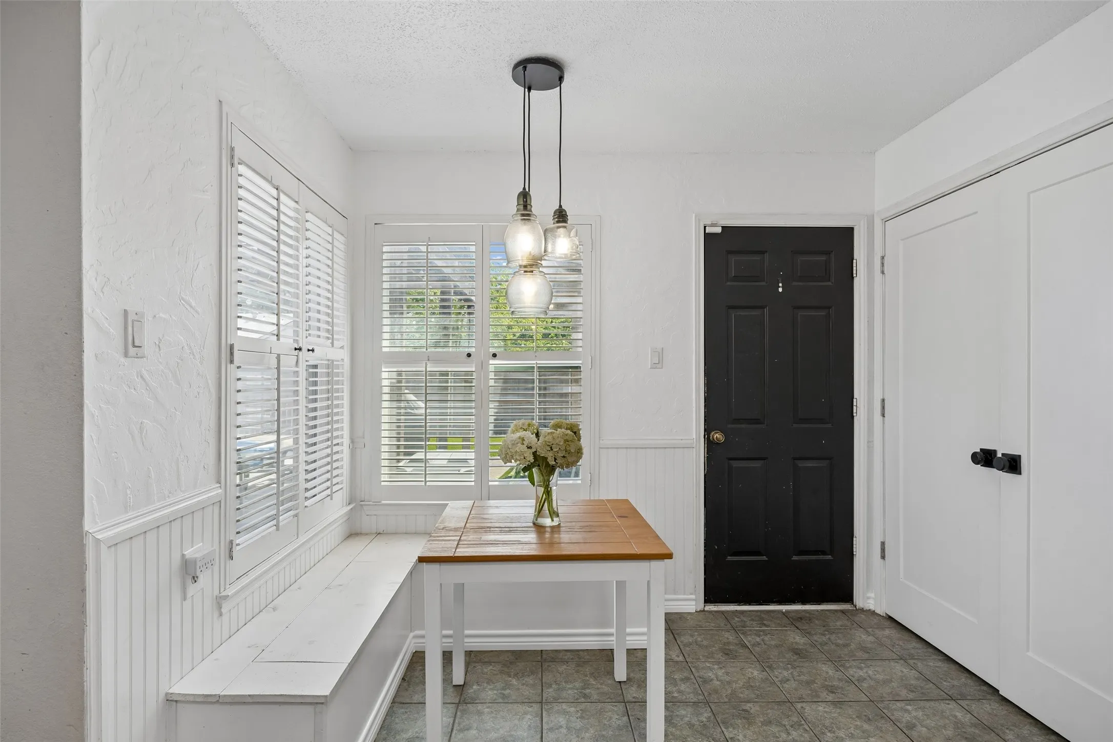 Single Family Residence For Sale in Dallas County , 626 Echo Drive, Garland, Texas 75040, 3 Bedroom, 2 Bathroom, 2 Garage spaces, 1,707 Sqft, built in 1986, mls#21380672, Real Estate Agent in Garland, Homes For Sale in Dallas county, Homes For Sale in Garland, Realtor in Garland Texas, Real Estate Brokerage Independent Realty Texas, Luminita Cordes Realtor