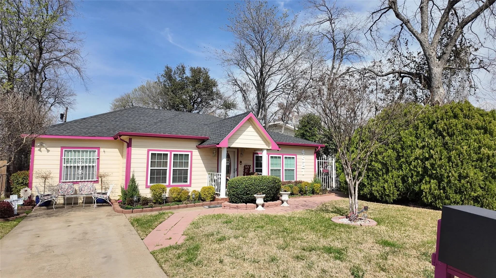 Single Family Residence For Sale in Dallas County , 4521 Kelton Drive, Dallas, Texas 75209, 3 Bedroom, 1 Bathroom, Garage spaces, 1,667 Sqft, built in 1946, mls#21380628, Real Estate Agent in Dallas, Homes For Sale in Dallas county, Homes For Sale in Dallas, Realtor in Dallas Texas, Real Estate Brokerage Independent Realty Texas, Luminita Cordes Realtor