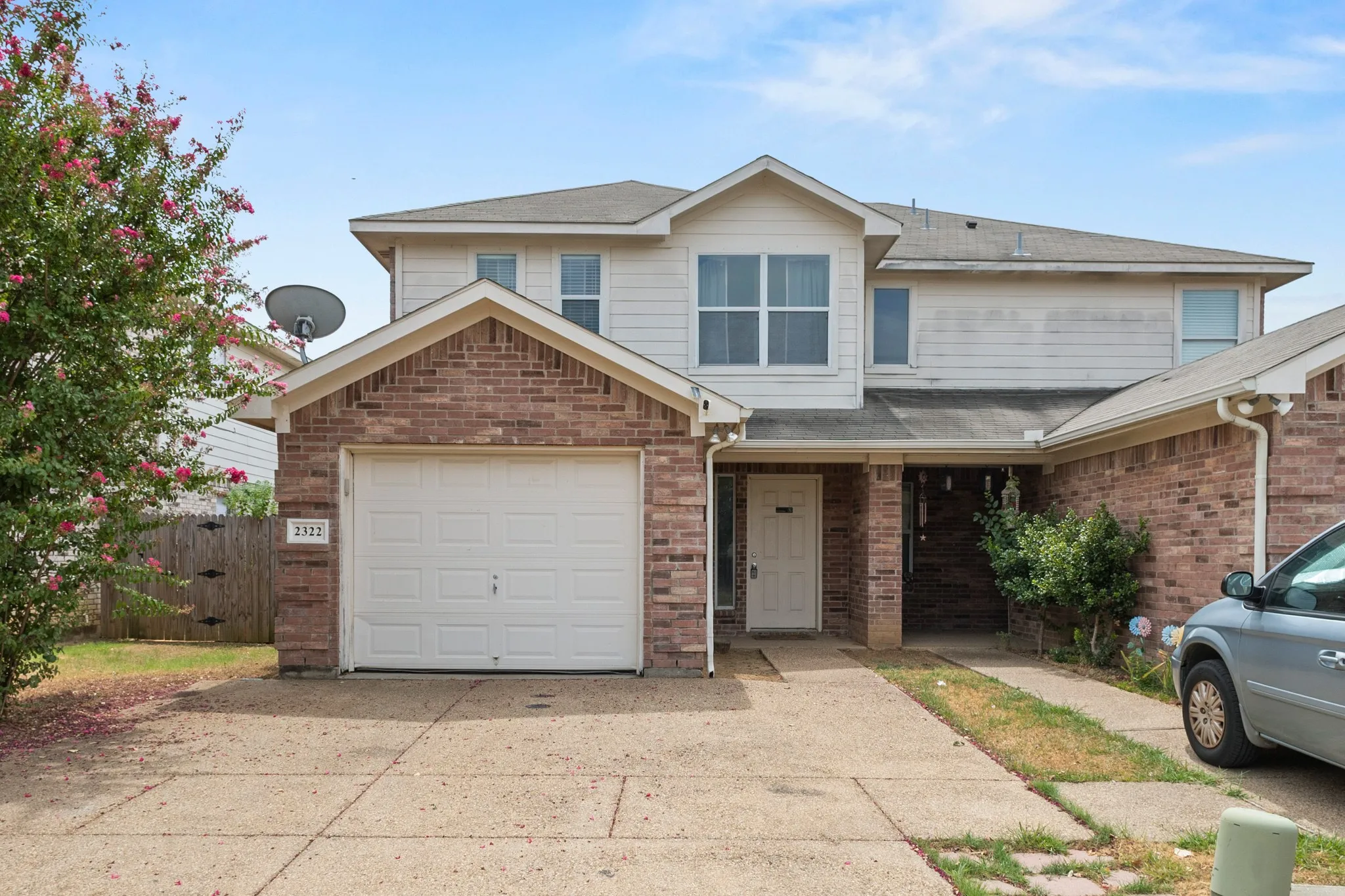 Townhouse For Rent in Tarrant County , 2322 Kingsway Drive, Arlington, Texas 76012, 3 Bedroom, 3 Bathroom, 1 Garage spaces, 1,349 Sqft, built in 2006, mls#21380677, Real Estate Agent in Arlington, Homes For Rent in Tarrant county, Homes For Rent in Arlington, Realtor in Arlington Texas, Real Estate Brokerage Independent Realty Texas, Luminita Cordes Realtor