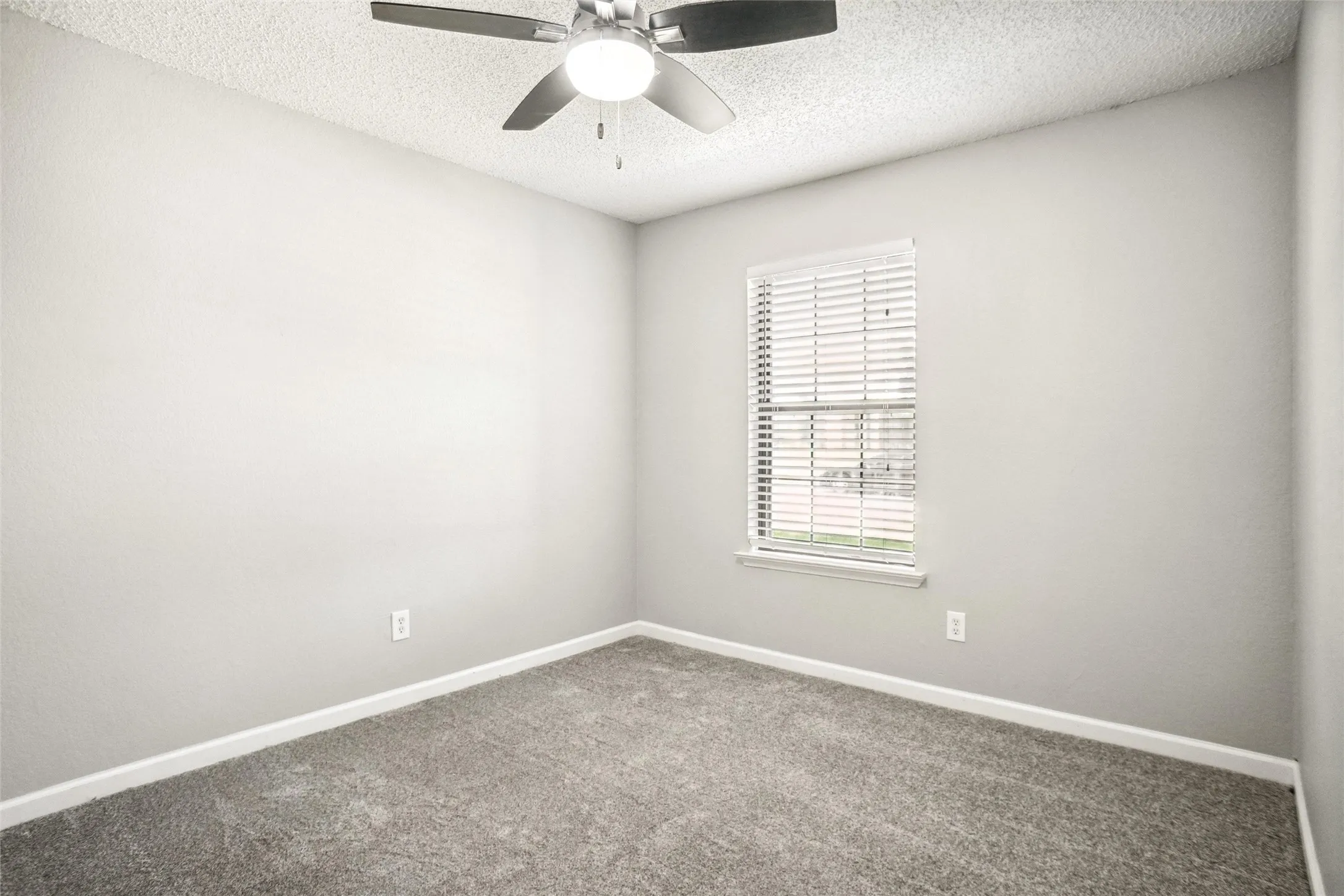 Single Family Residence For Rent in Dallas County , 1426 Windmill Lane, Mesquite, Texas 75149, 2 Bedroom, 2 Bathroom, 2 Garage spaces, 1,108 Sqft, built in 1986, mls#21362809, Real Estate Agent in Mesquite, Homes For Rent in Dallas county, Homes For Rent in Mesquite, Realtor in Mesquite Texas, Real Estate Brokerage Independent Realty Texas, Luminita Cordes Realtor