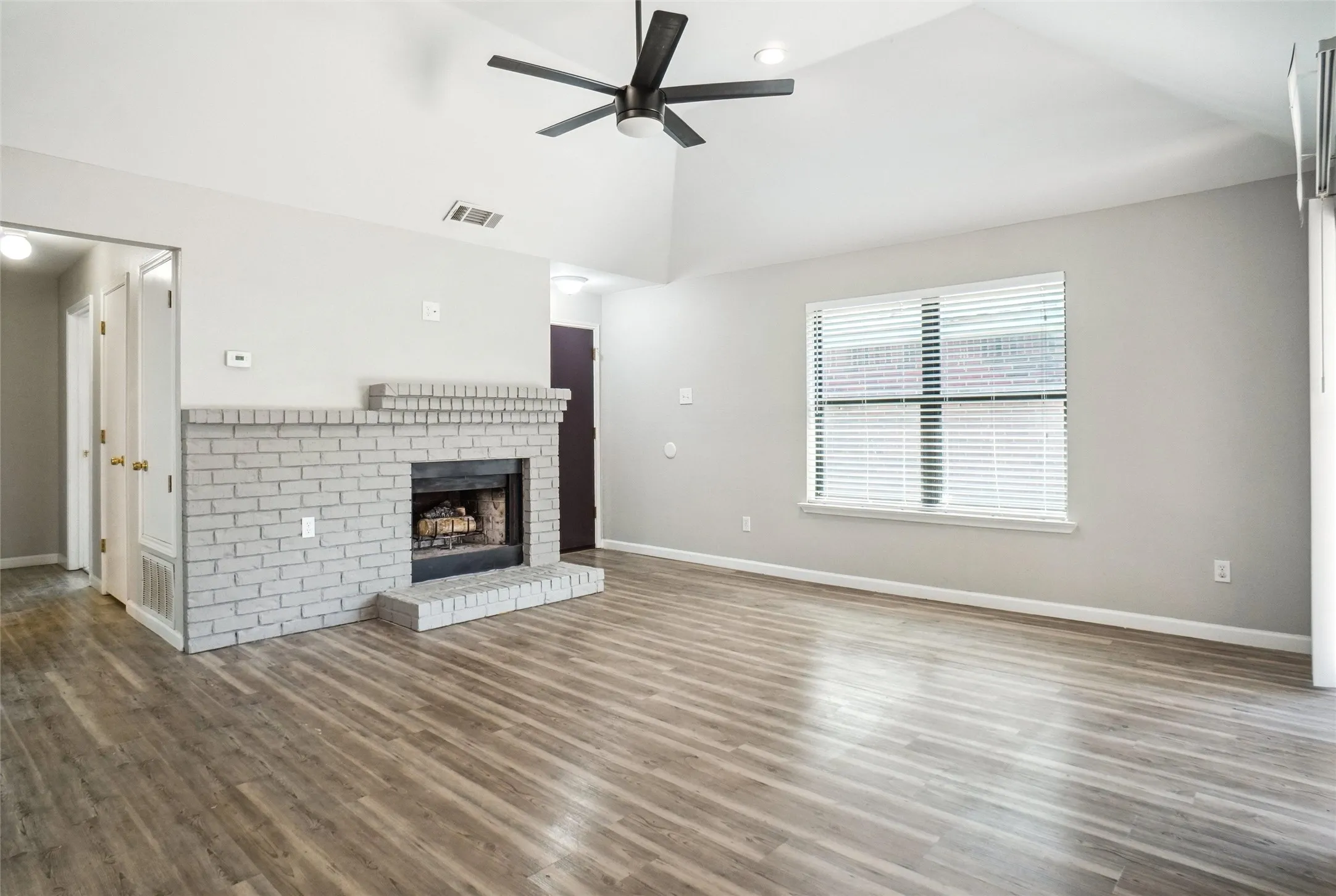 Single Family Residence For Rent in Dallas County , 1426 Windmill Lane, Mesquite, Texas 75149, 2 Bedroom, 2 Bathroom, 2 Garage spaces, 1,108 Sqft, built in 1986, mls#21362809, Real Estate Agent in Mesquite, Homes For Rent in Dallas county, Homes For Rent in Mesquite, Realtor in Mesquite Texas, Real Estate Brokerage Independent Realty Texas, Luminita Cordes Realtor