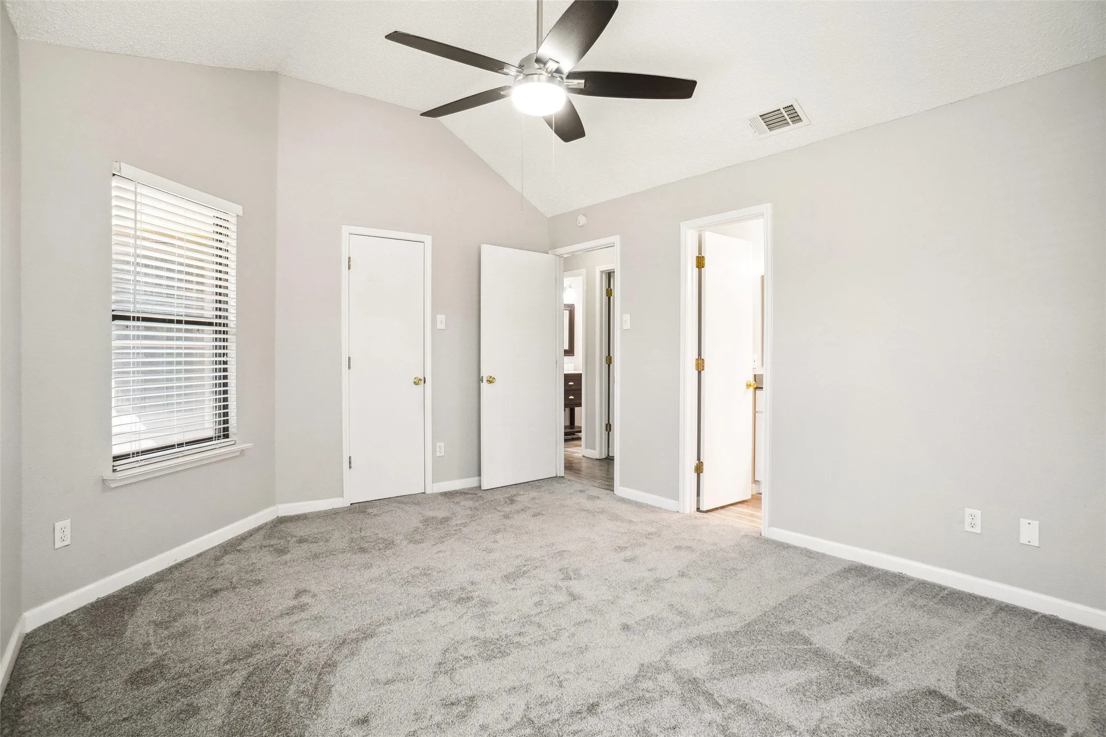 Single Family Residence For Rent in Dallas County , 1426 Windmill Lane, Mesquite, Texas 75149, 2 Bedroom, 2 Bathroom, 2 Garage spaces, 1,108 Sqft, built in 1986, mls#21362809, Real Estate Agent in Mesquite, Homes For Rent in Dallas county, Homes For Rent in Mesquite, Realtor in Mesquite Texas, Real Estate Brokerage Independent Realty Texas, Luminita Cordes Realtor