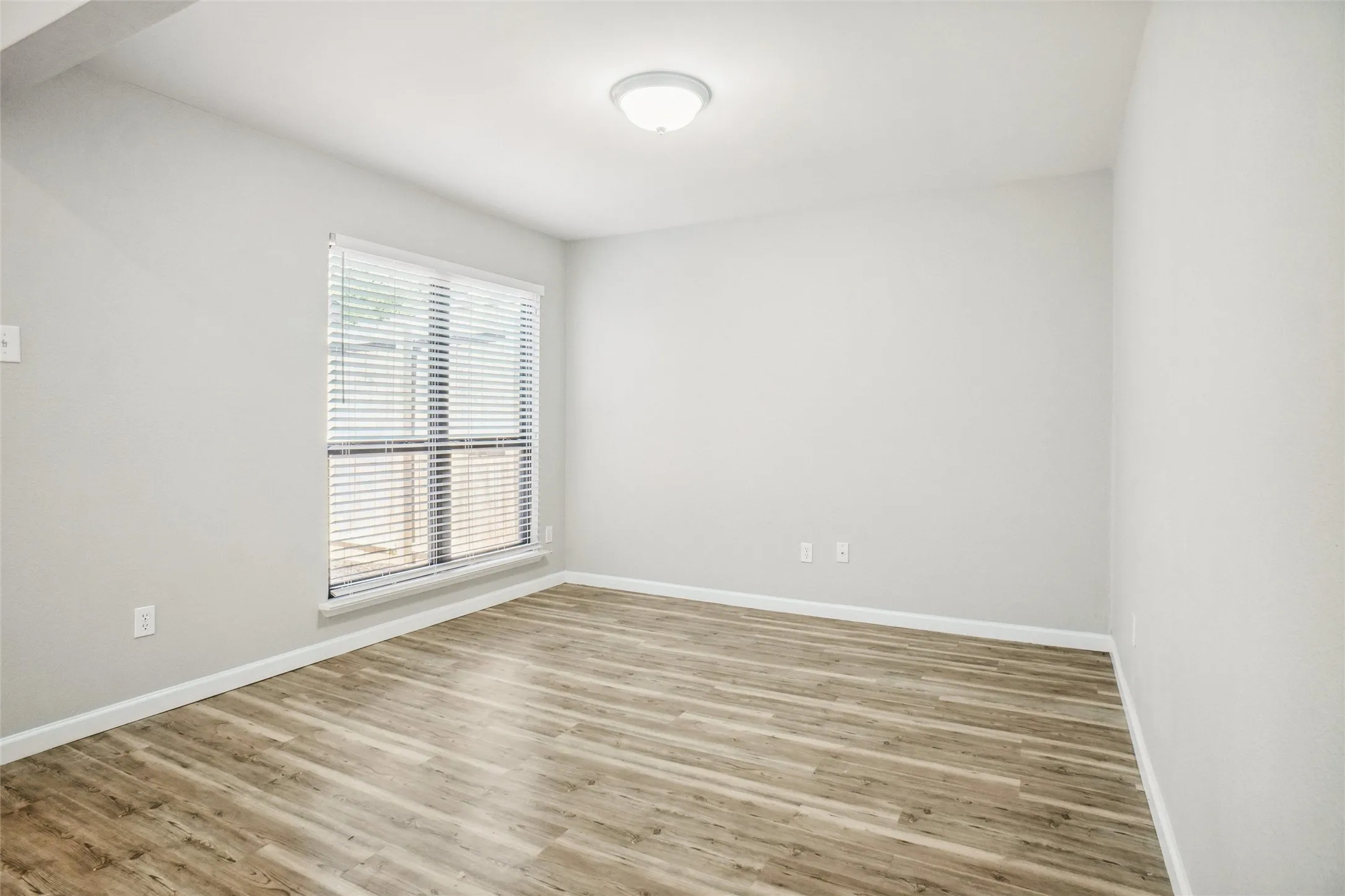 Single Family Residence For Rent in Dallas County , 1426 Windmill Lane, Mesquite, Texas 75149, 2 Bedroom, 2 Bathroom, 2 Garage spaces, 1,108 Sqft, built in 1986, mls#21362809, Real Estate Agent in Mesquite, Homes For Rent in Dallas county, Homes For Rent in Mesquite, Realtor in Mesquite Texas, Real Estate Brokerage Independent Realty Texas, Luminita Cordes Realtor