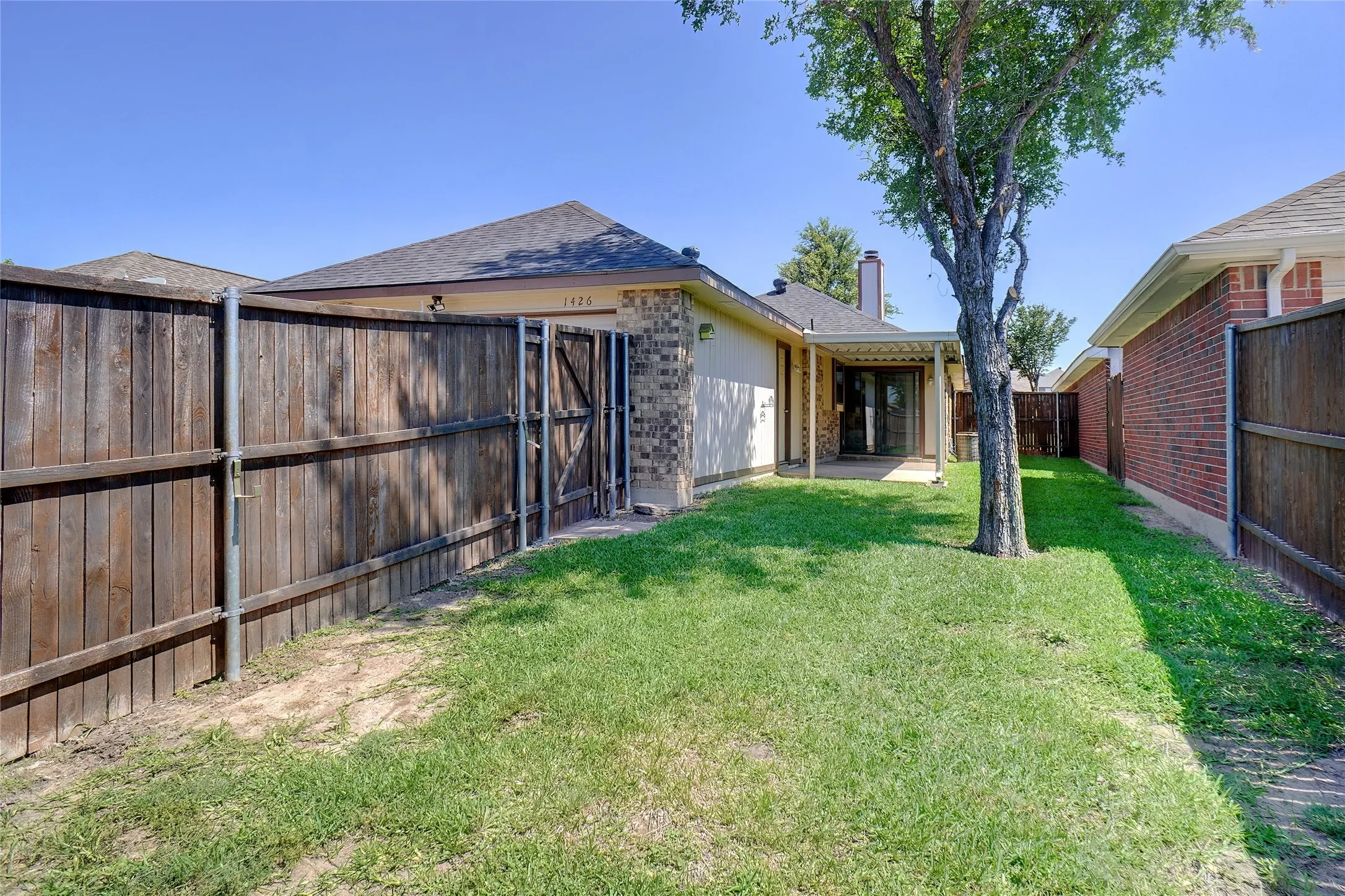 Single Family Residence For Rent in Dallas County , 1426 Windmill Lane, Mesquite, Texas 75149, 2 Bedroom, 2 Bathroom, 2 Garage spaces, 1,108 Sqft, built in 1986, mls#21362809, Real Estate Agent in Mesquite, Homes For Rent in Dallas county, Homes For Rent in Mesquite, Realtor in Mesquite Texas, Real Estate Brokerage Independent Realty Texas, Luminita Cordes Realtor