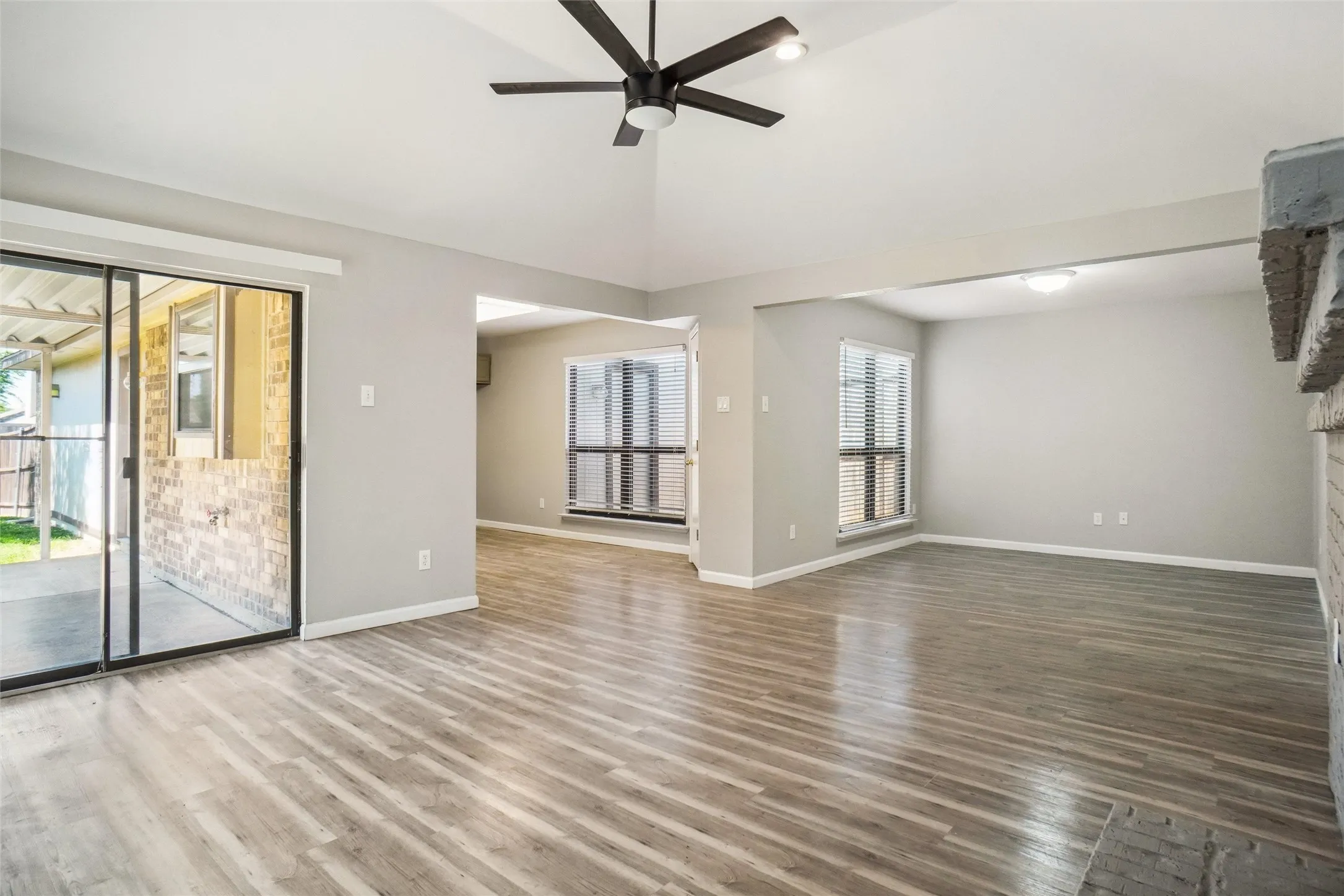 Single Family Residence For Rent in Dallas County , 1426 Windmill Lane, Mesquite, Texas 75149, 2 Bedroom, 2 Bathroom, 2 Garage spaces, 1,108 Sqft, built in 1986, mls#21362809, Real Estate Agent in Mesquite, Homes For Rent in Dallas county, Homes For Rent in Mesquite, Realtor in Mesquite Texas, Real Estate Brokerage Independent Realty Texas, Luminita Cordes Realtor