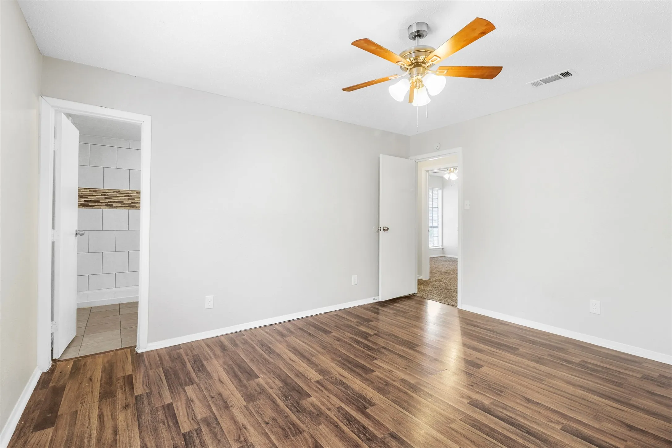 Single Family Residence For Rent in Collin County , 609 Shadyglen Drive, Allen, Texas 75002, 3 Bedroom, 2 Bathroom, 1 Garage spaces, 1,298 Sqft, built in 1972, mls#21380681, Real Estate Agent in Allen, Homes For Rent in Collin county, Homes For Rent in Allen, Realtor in Allen Texas, Real Estate Brokerage Independent Realty Texas, Luminita Cordes Realtor