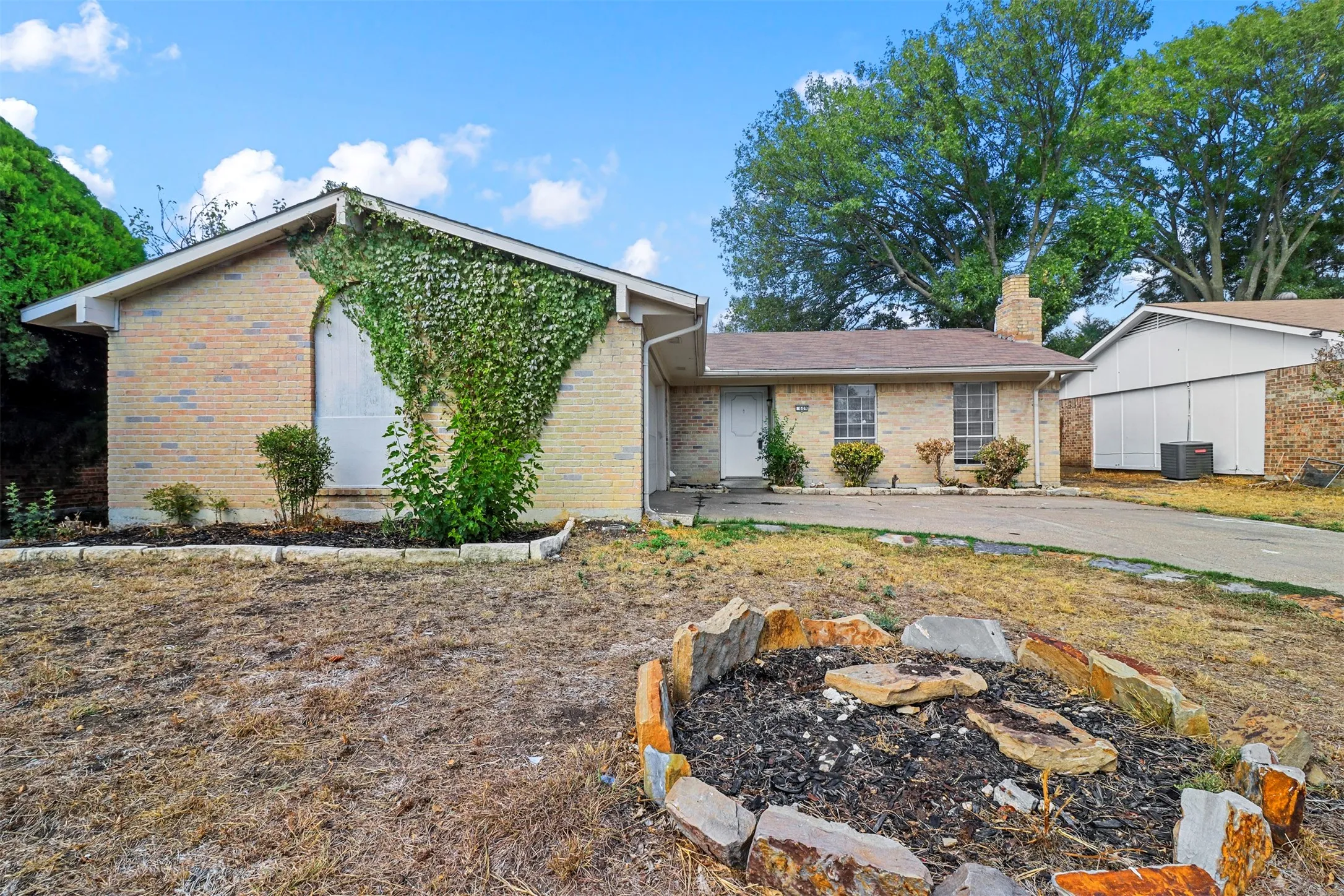 Single Family Residence For Rent in Collin County , 609 Shadyglen Drive, Allen, Texas 75002, 3 Bedroom, 2 Bathroom, 1 Garage spaces, 1,298 Sqft, built in 1972, mls#21380681, Real Estate Agent in Allen, Homes For Rent in Collin county, Homes For Rent in Allen, Realtor in Allen Texas, Real Estate Brokerage Independent Realty Texas, Luminita Cordes Realtor