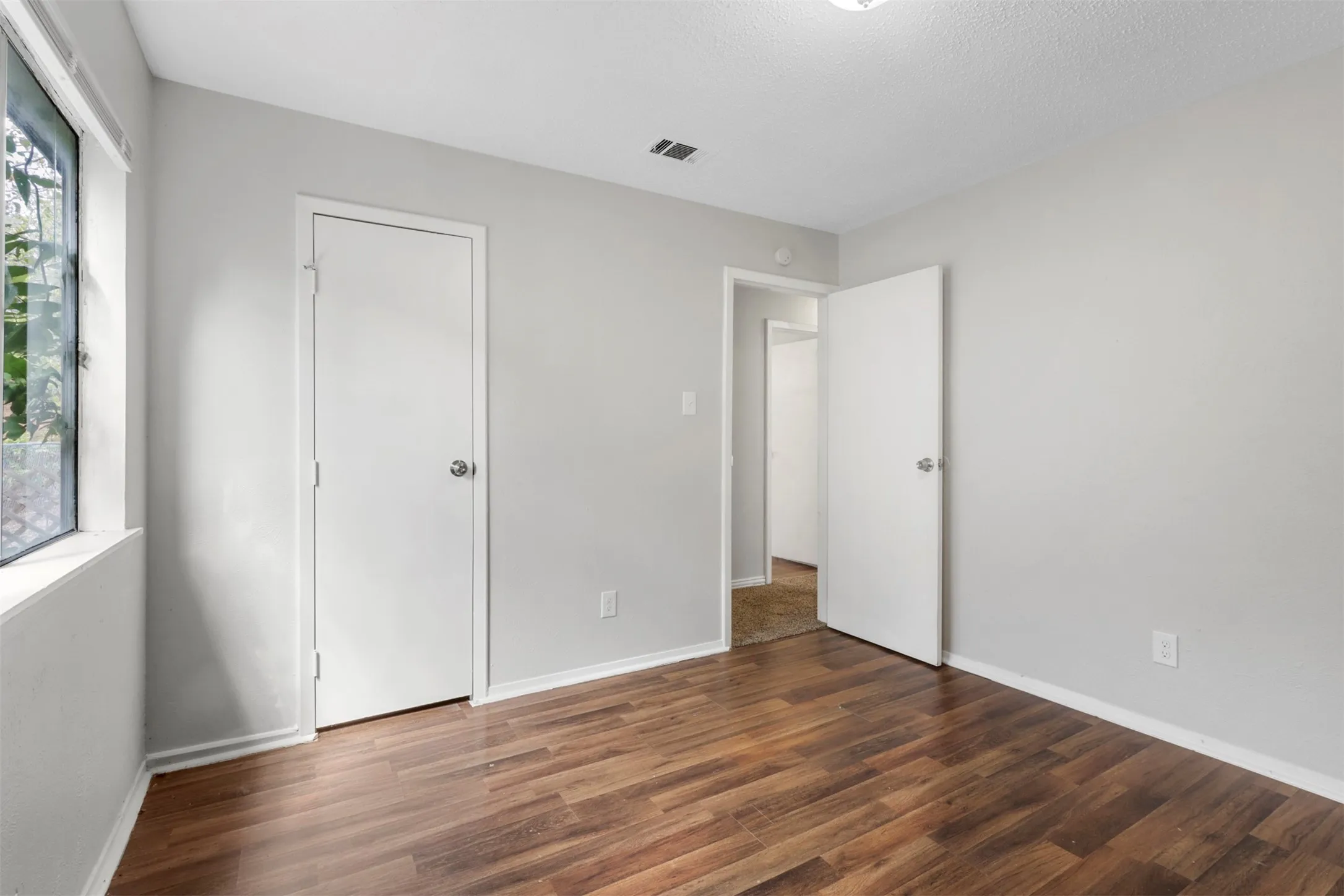 Single Family Residence For Rent in Collin County , 609 Shadyglen Drive, Allen, Texas 75002, 3 Bedroom, 2 Bathroom, 1 Garage spaces, 1,298 Sqft, built in 1972, mls#21380681, Real Estate Agent in Allen, Homes For Rent in Collin county, Homes For Rent in Allen, Realtor in Allen Texas, Real Estate Brokerage Independent Realty Texas, Luminita Cordes Realtor