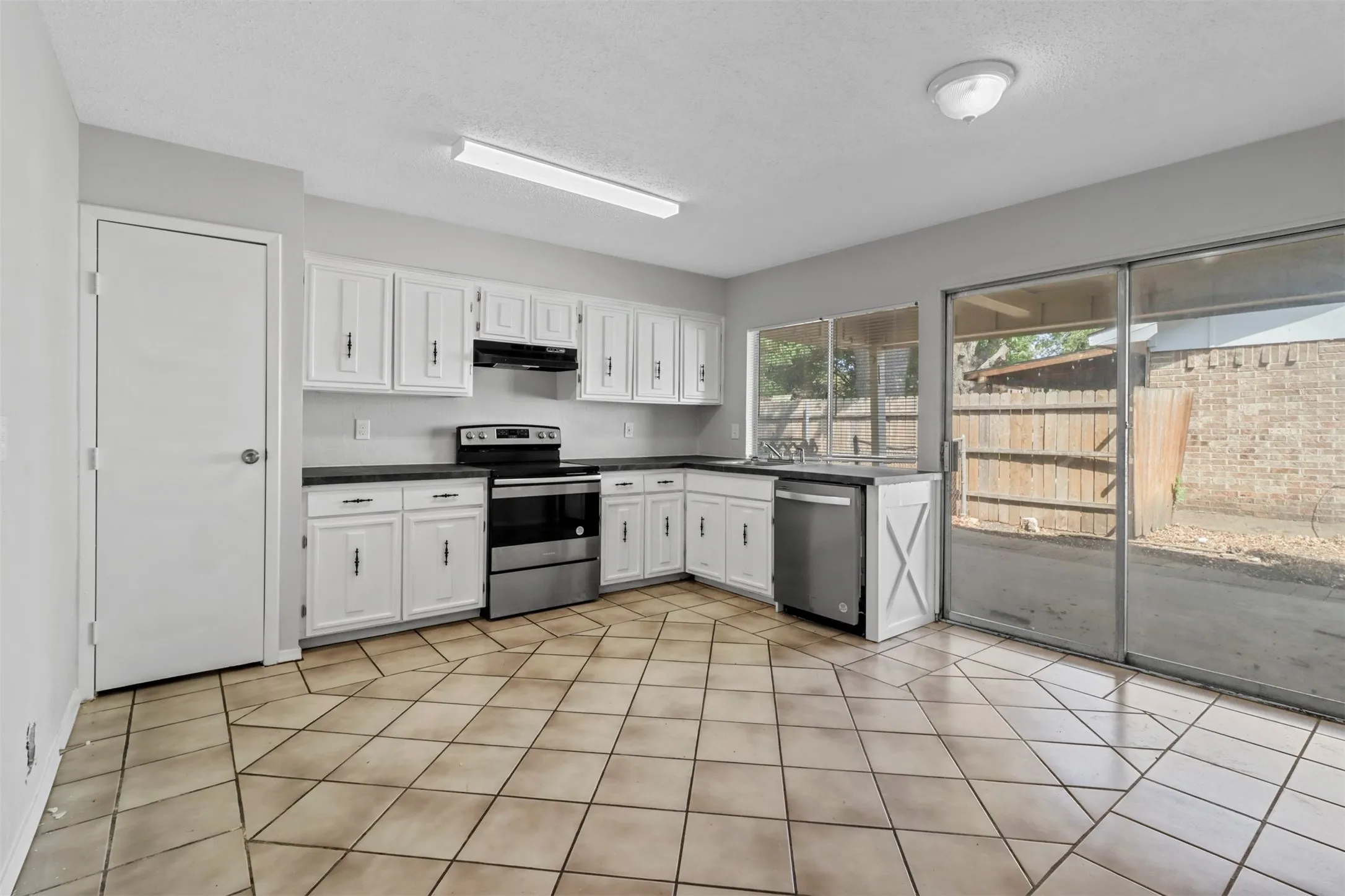 Single Family Residence For Rent in Collin County , 609 Shadyglen Drive, Allen, Texas 75002, 3 Bedroom, 2 Bathroom, 1 Garage spaces, 1,298 Sqft, built in 1972, mls#21380681, Real Estate Agent in Allen, Homes For Rent in Collin county, Homes For Rent in Allen, Realtor in Allen Texas, Real Estate Brokerage Independent Realty Texas, Luminita Cordes Realtor