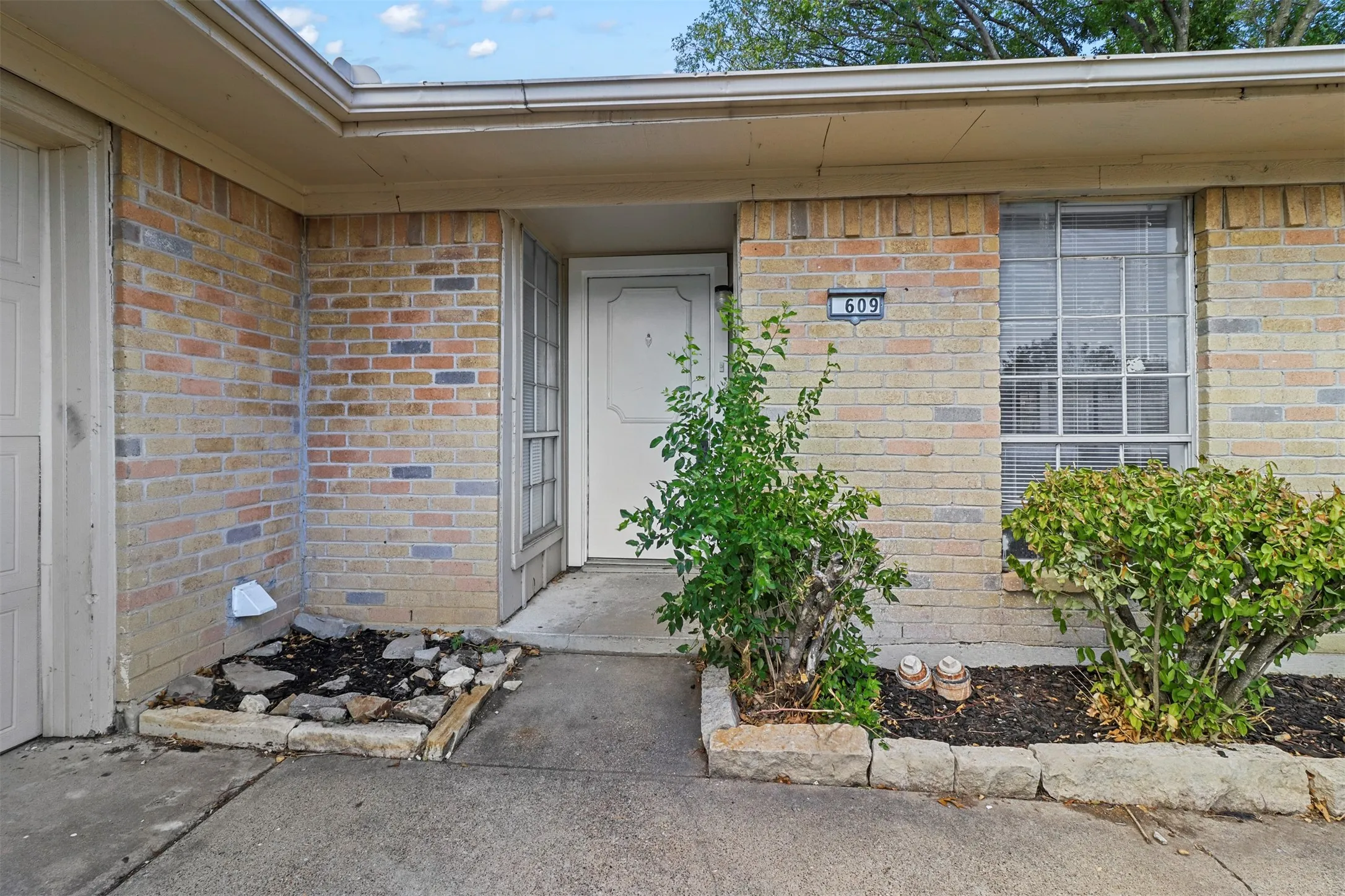 Single Family Residence For Rent in Collin County , 609 Shadyglen Drive, Allen, Texas 75002, 3 Bedroom, 2 Bathroom, 1 Garage spaces, 1,298 Sqft, built in 1972, mls#21380681, Real Estate Agent in Allen, Homes For Rent in Collin county, Homes For Rent in Allen, Realtor in Allen Texas, Real Estate Brokerage Independent Realty Texas, Luminita Cordes Realtor