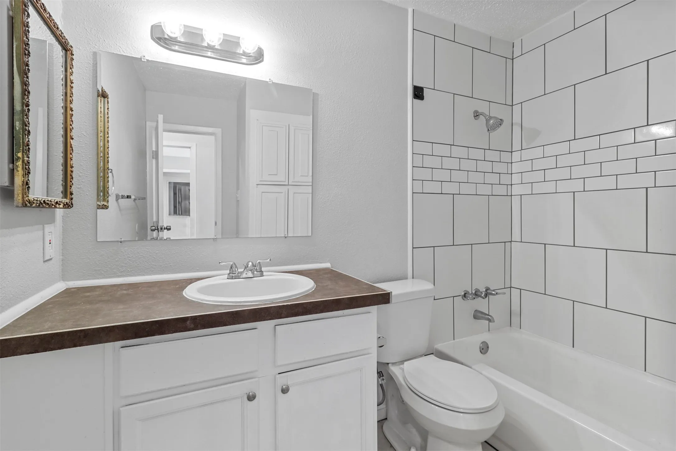 Single Family Residence For Rent in Collin County , 609 Shadyglen Drive, Allen, Texas 75002, 3 Bedroom, 2 Bathroom, 1 Garage spaces, 1,298 Sqft, built in 1972, mls#21380681, Real Estate Agent in Allen, Homes For Rent in Collin county, Homes For Rent in Allen, Realtor in Allen Texas, Real Estate Brokerage Independent Realty Texas, Luminita Cordes Realtor