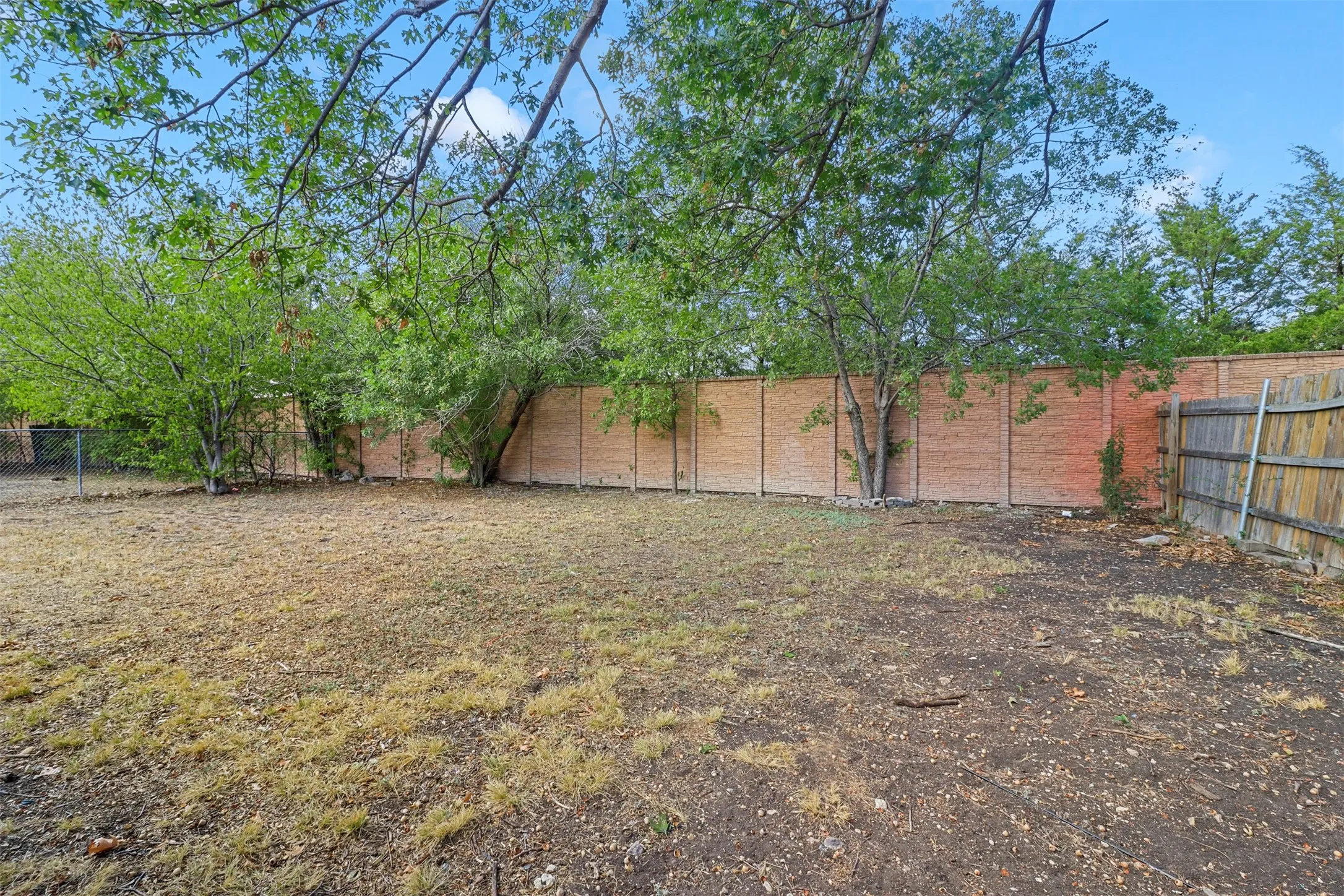 Single Family Residence For Rent in Collin County , 609 Shadyglen Drive, Allen, Texas 75002, 3 Bedroom, 2 Bathroom, 1 Garage spaces, 1,298 Sqft, built in 1972, mls#21380681, Real Estate Agent in Allen, Homes For Rent in Collin county, Homes For Rent in Allen, Realtor in Allen Texas, Real Estate Brokerage Independent Realty Texas, Luminita Cordes Realtor
