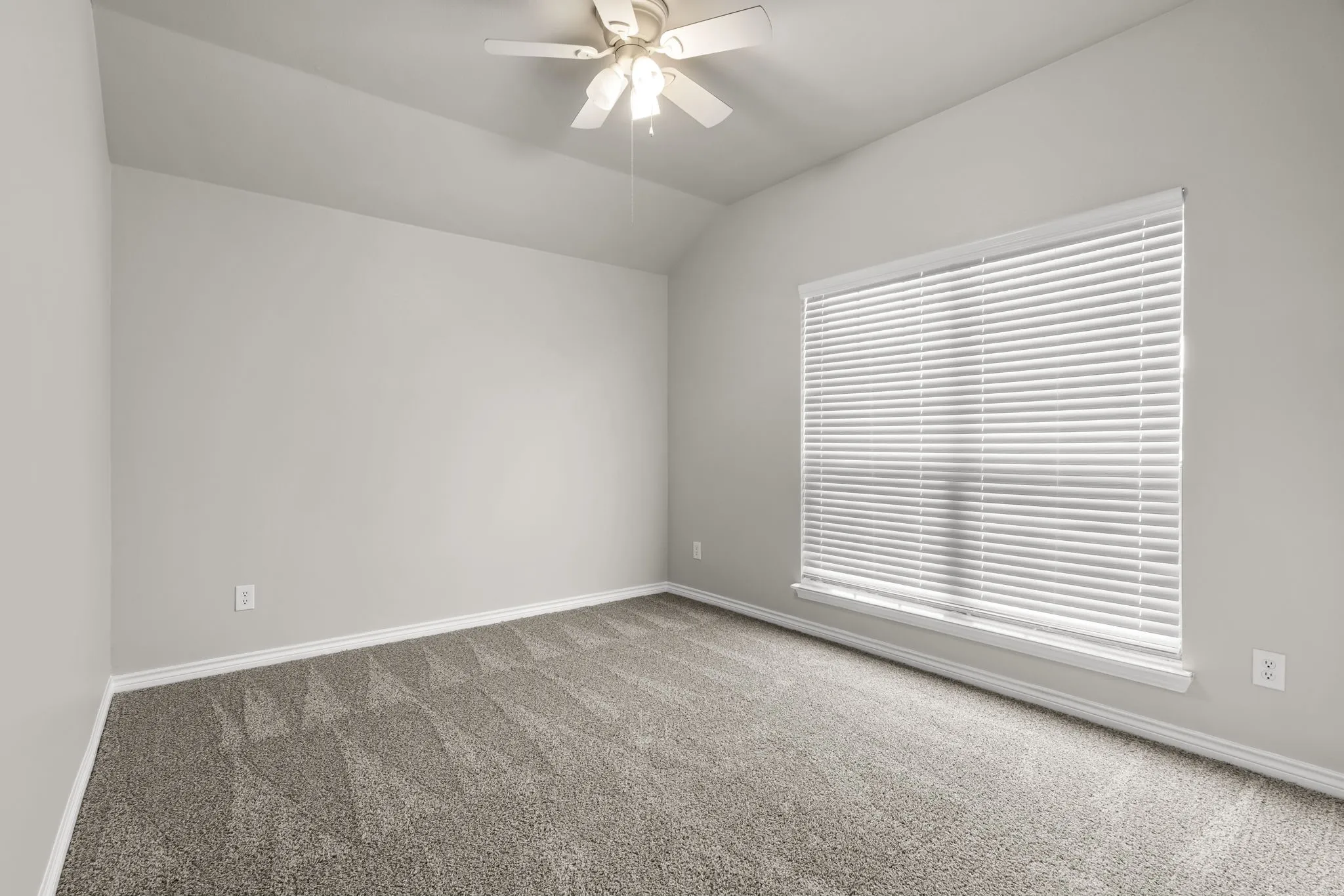 Vaulted ceiling with a ceiling fan
