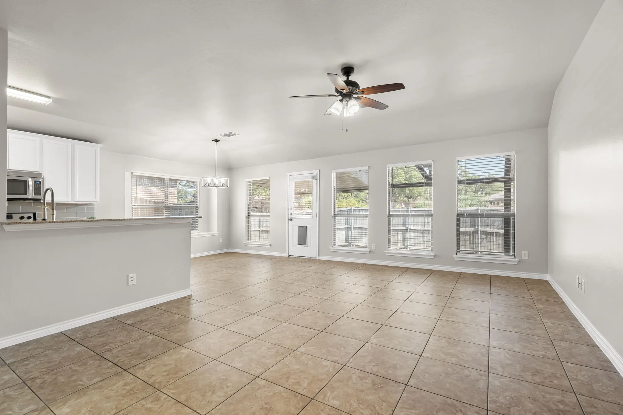 Single Family Residence For Rent in Denton County , 230 Windmill Drive, Justin, Texas 76247, 3 Bedroom, 2 Bathroom, 2 Garage spaces, 1,548 Sqft, built in 2012, mls#21375433, Real Estate Agent in Justin, Homes For Rent in Denton county, Homes For Rent in Justin, Realtor in Justin Texas, Real Estate Brokerage Independent Realty Texas, Luminita Cordes Realtor