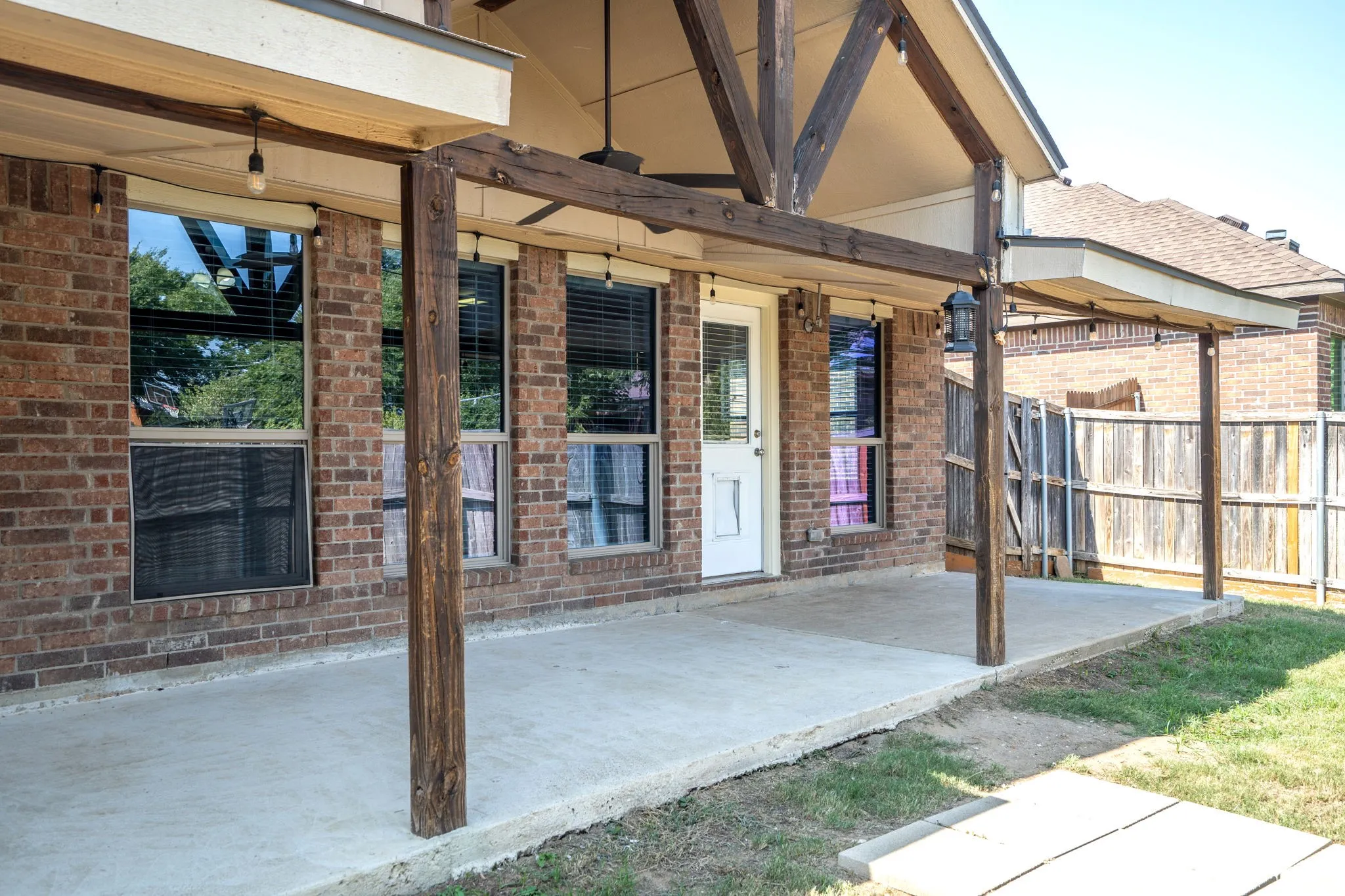 Single Family Residence For Rent in Denton County , 230 Windmill Drive, Justin, Texas 76247, 3 Bedroom, 2 Bathroom, 2 Garage spaces, 1,548 Sqft, built in 2012, mls#21375433, Real Estate Agent in Justin, Homes For Rent in Denton county, Homes For Rent in Justin, Realtor in Justin Texas, Real Estate Brokerage Independent Realty Texas, Luminita Cordes Realtor