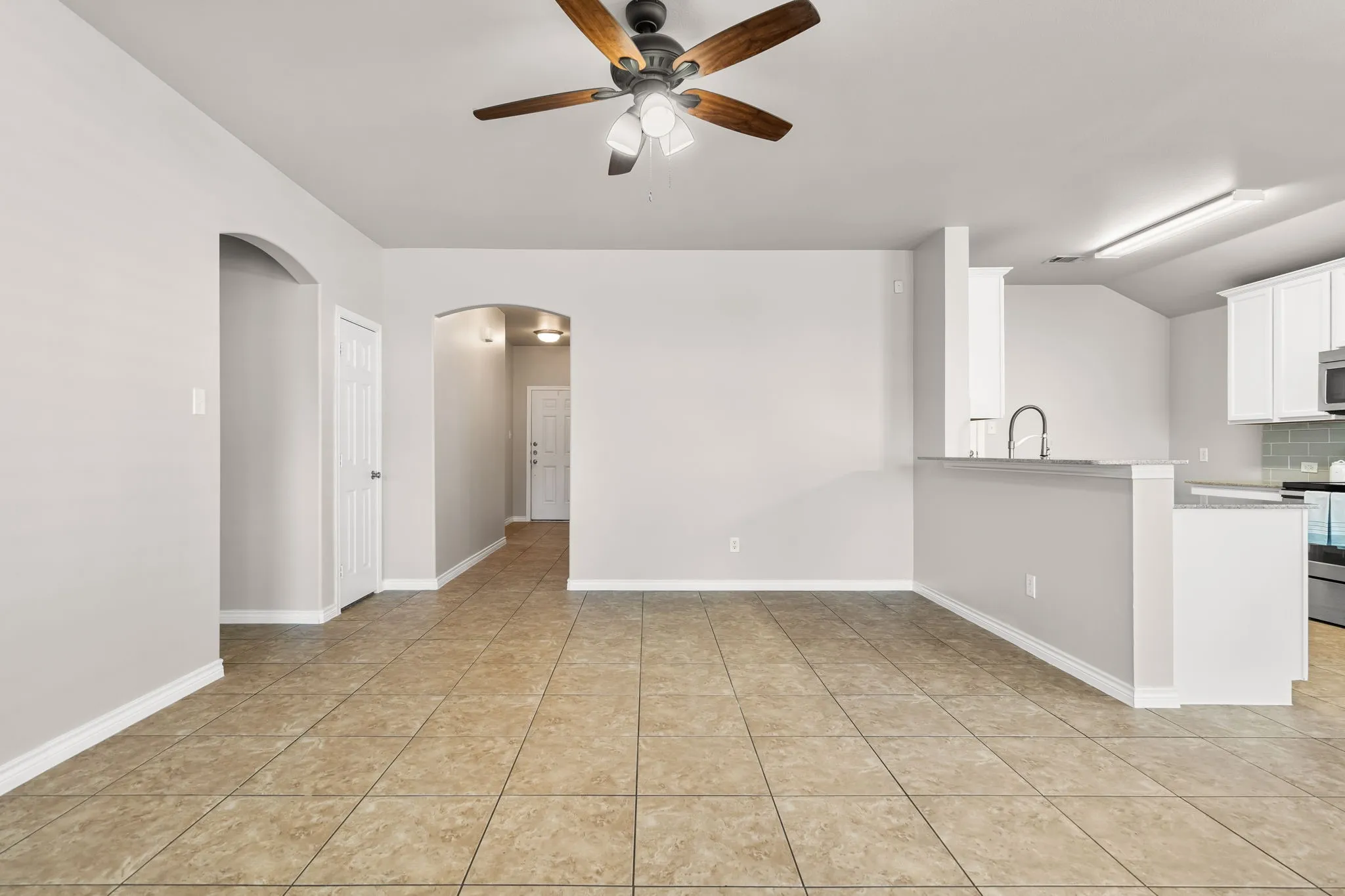Single Family Residence For Rent in Denton County , 230 Windmill Drive, Justin, Texas 76247, 3 Bedroom, 2 Bathroom, 2 Garage spaces, 1,548 Sqft, built in 2012, mls#21375433, Real Estate Agent in Justin, Homes For Rent in Denton county, Homes For Rent in Justin, Realtor in Justin Texas, Real Estate Brokerage Independent Realty Texas, Luminita Cordes Realtor