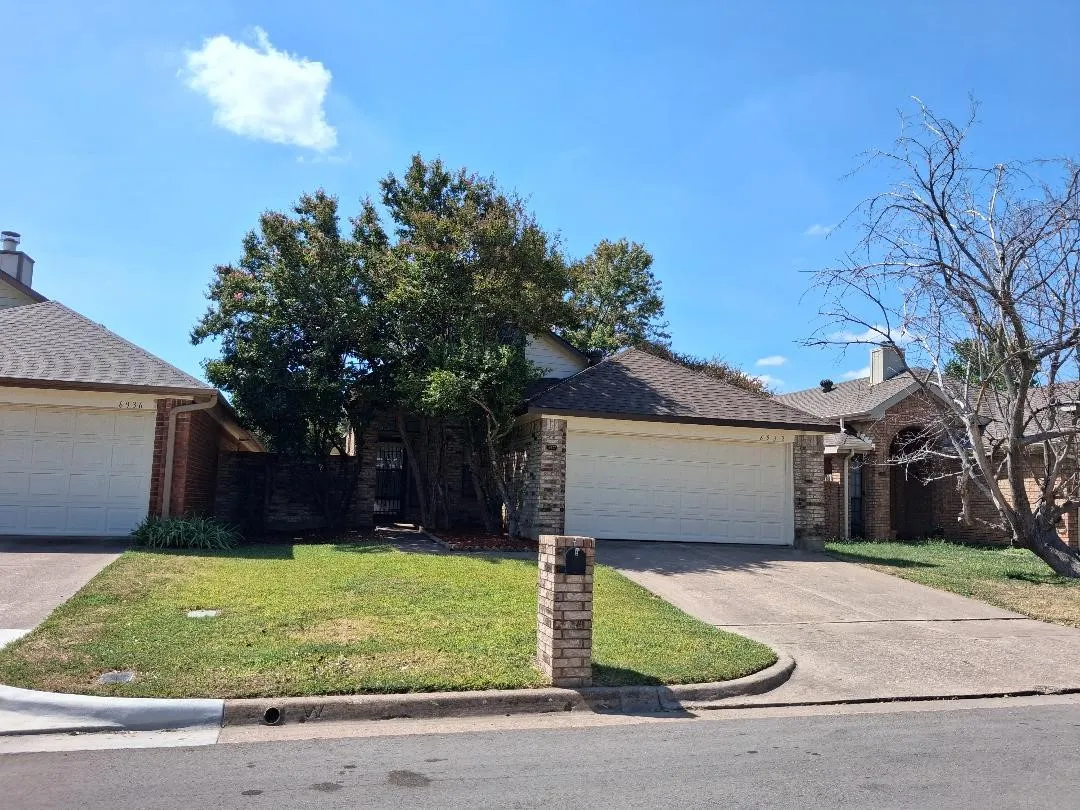 QUIET NEIGHBORHOOD FOR THIS 3 BEDROOM 2 BATH HOME RECENTLY REDECORATED!