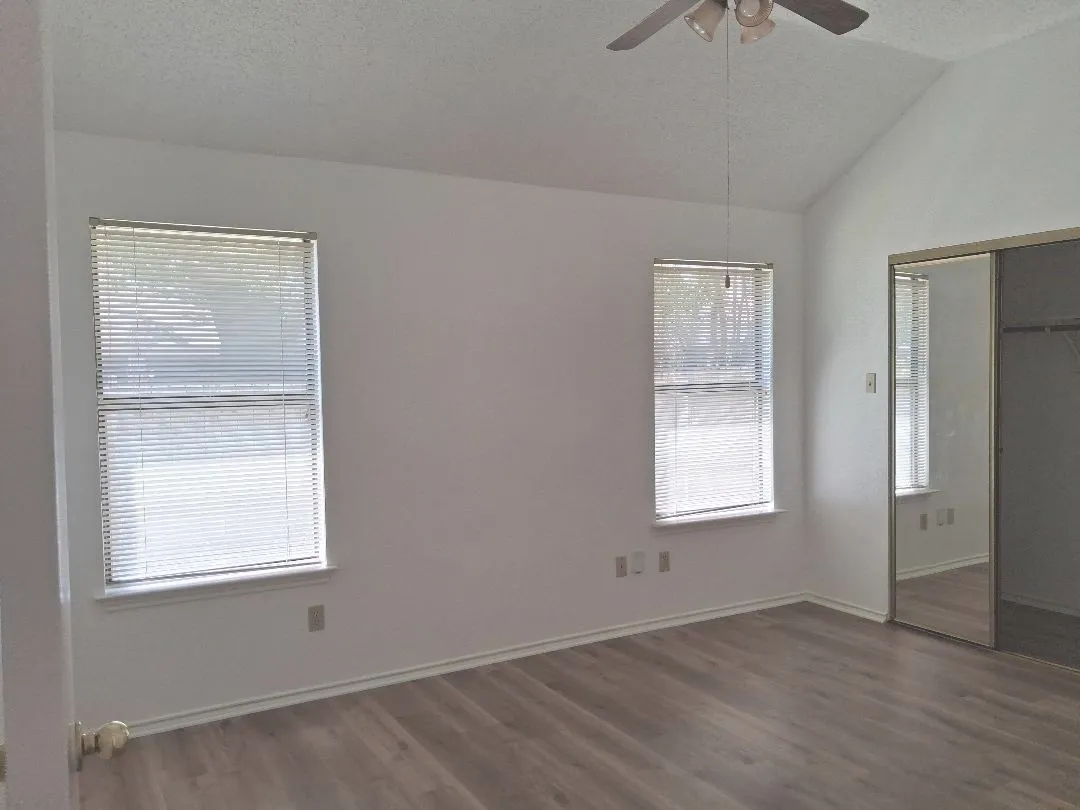 MIRRORED CLOSET AND OPEN WINDOWS MAKE A CHEERY MASTER