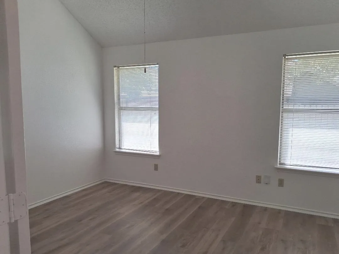 PLENTY OF ROOM FOR YOUR KINGSIZE FURNITURE