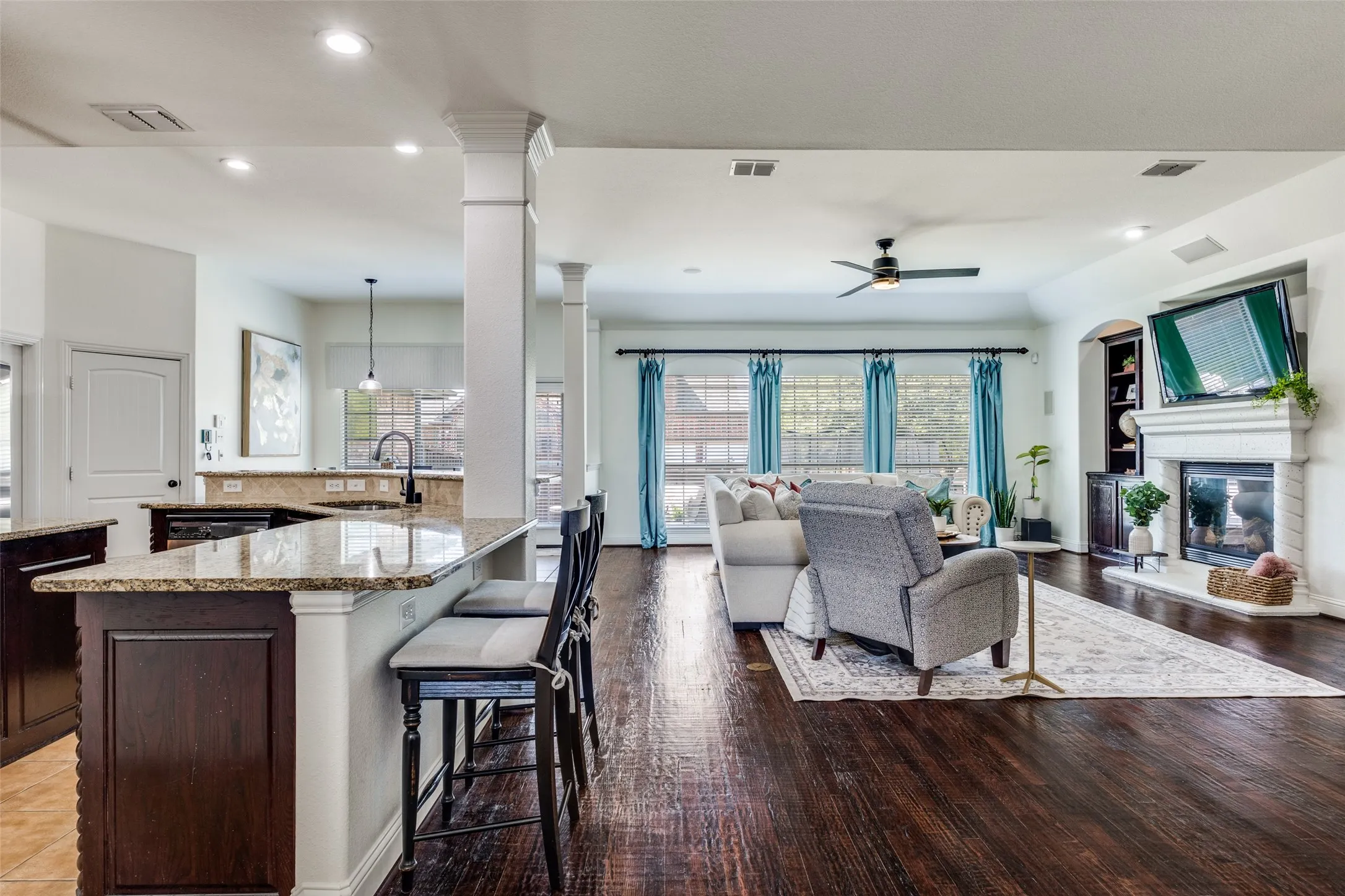 Single Family Residence For Sale in Denton County , 400 S Hampton Court, Lewisville, Texas 75056, 5 Bedroom, 4 Bathroom, 3 Garage spaces, 3,966 Sqft, built in 2007, mls#21380619, Real Estate Agent in Lewisville, Homes For Sale in Denton county, Homes For Sale in Lewisville, Realtor in Lewisville Texas, Real Estate Brokerage Independent Realty Texas, Luminita Cordes Realtor
