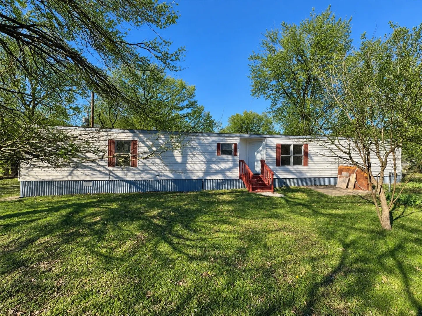 Mobile Home For Sale in Parker County , 2010 Spring Court, Azle, Texas 76020, 3 Bedroom, 2 Bathroom, Garage spaces, 1,064 Sqft, built in 0, mls#21380687, Real Estate Agent in Azle, Homes For Sale in Parker county, Homes For Sale in Azle, Realtor in Azle Texas, Real Estate Brokerage Independent Realty Texas, Luminita Cordes Realtor