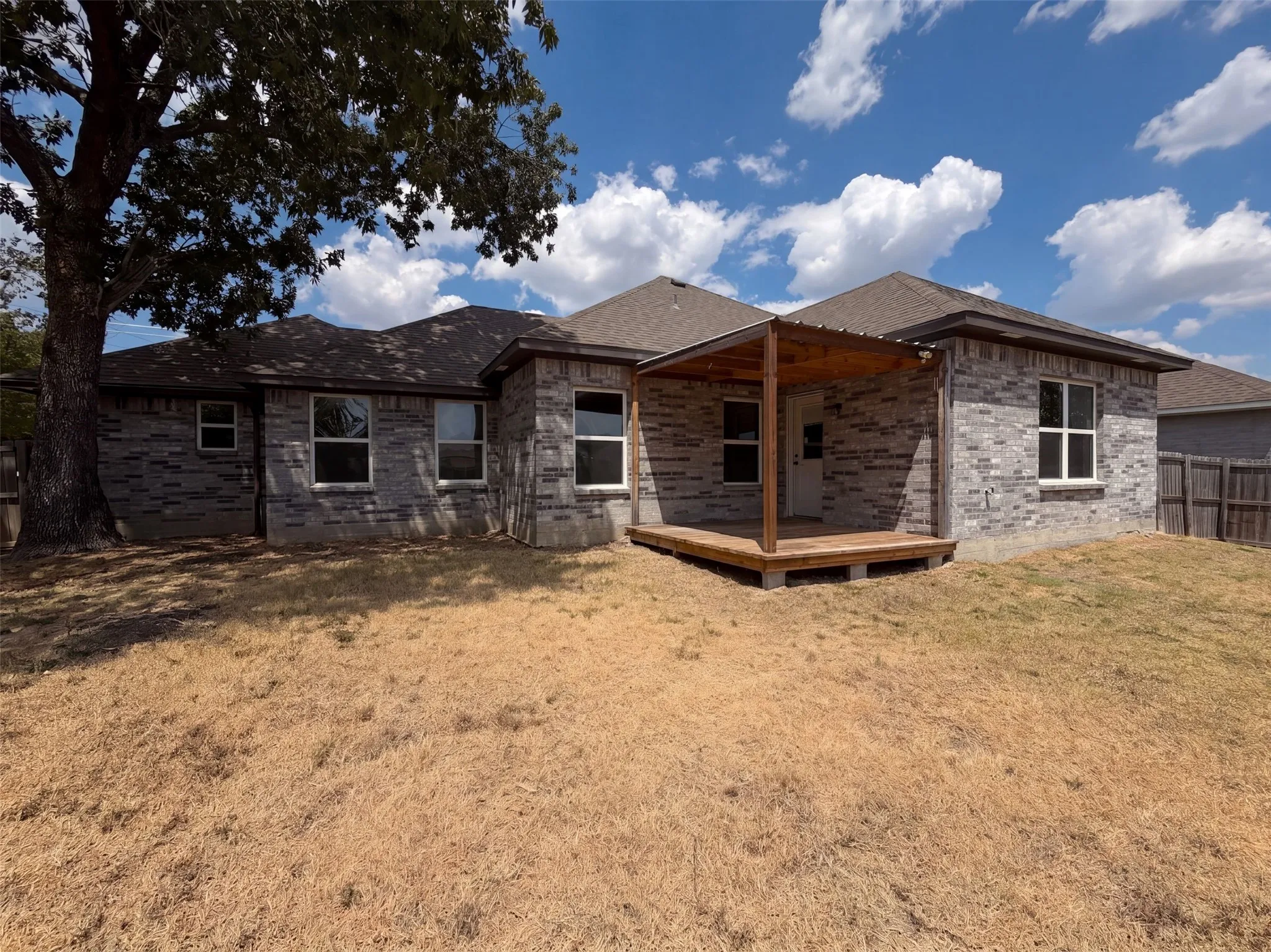 Single Family Residence For Sale in Ellis County , 301 E Jefferson Street, Palmer, Texas 75152, 4 Bedroom, 2 Bathroom, 2 Garage spaces, 1,758 Sqft, built in 2020, mls#21375237, Real Estate Agent in Palmer, Homes For Sale in Ellis county, Homes For Sale in Palmer, Realtor in Palmer Texas, Real Estate Brokerage Independent Realty Texas, Luminita Cordes Realtor