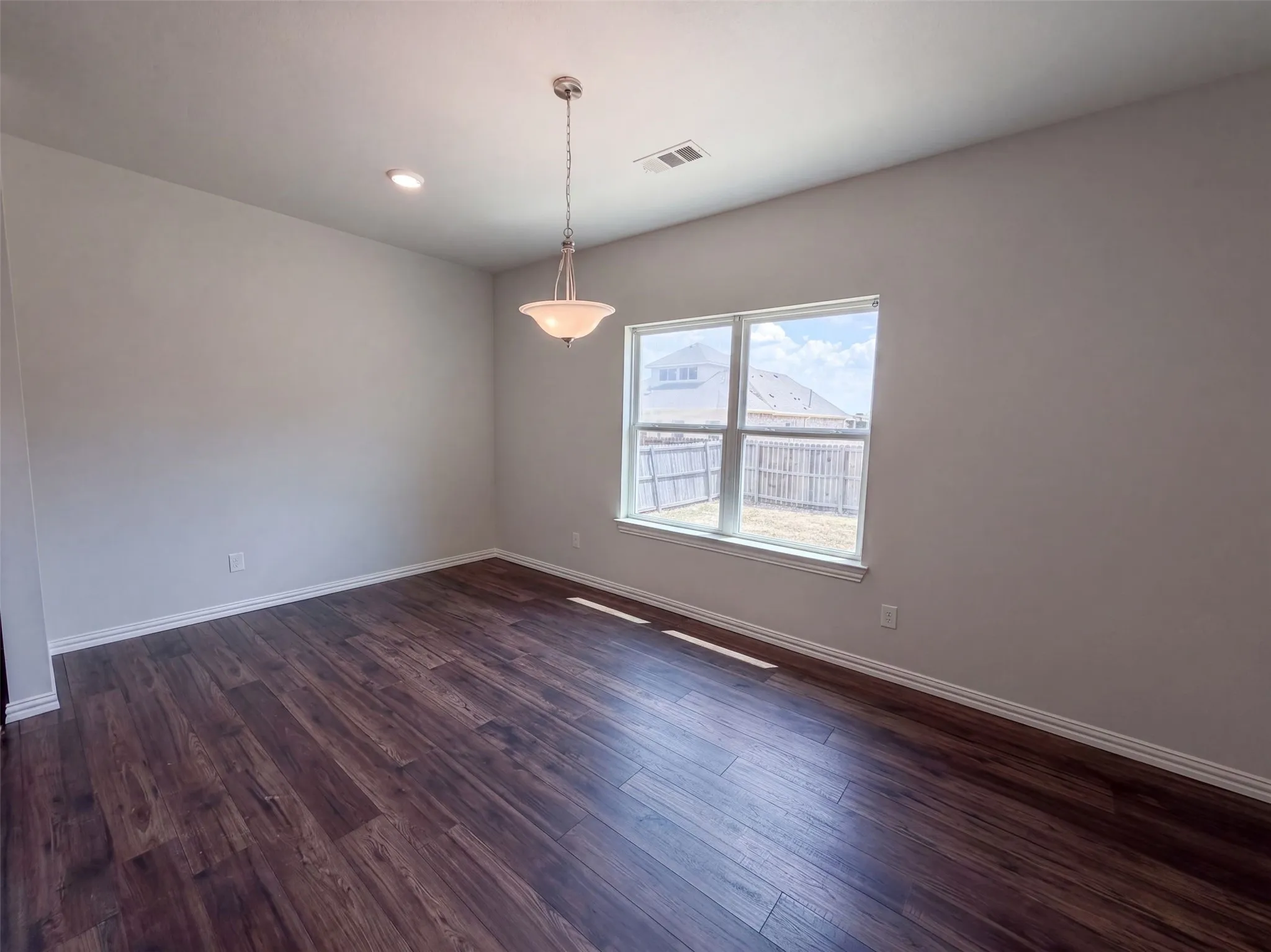 Single Family Residence For Sale in Ellis County , 301 E Jefferson Street, Palmer, Texas 75152, 4 Bedroom, 2 Bathroom, 2 Garage spaces, 1,758 Sqft, built in 2020, mls#21375237, Real Estate Agent in Palmer, Homes For Sale in Ellis county, Homes For Sale in Palmer, Realtor in Palmer Texas, Real Estate Brokerage Independent Realty Texas, Luminita Cordes Realtor