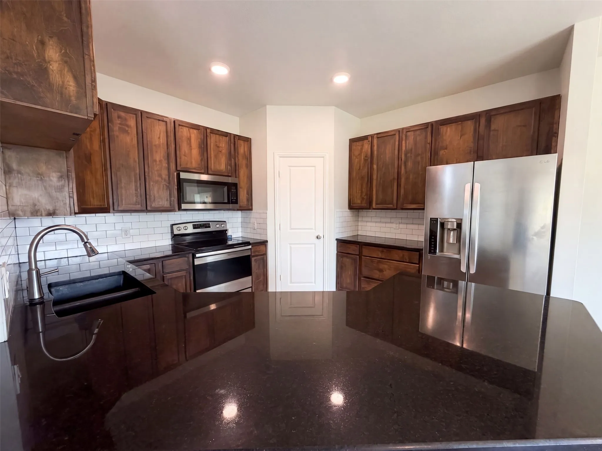 Single Family Residence For Sale in Ellis County , 301 E Jefferson Street, Palmer, Texas 75152, 4 Bedroom, 2 Bathroom, 2 Garage spaces, 1,758 Sqft, built in 2020, mls#21375237, Real Estate Agent in Palmer, Homes For Sale in Ellis county, Homes For Sale in Palmer, Realtor in Palmer Texas, Real Estate Brokerage Independent Realty Texas, Luminita Cordes Realtor