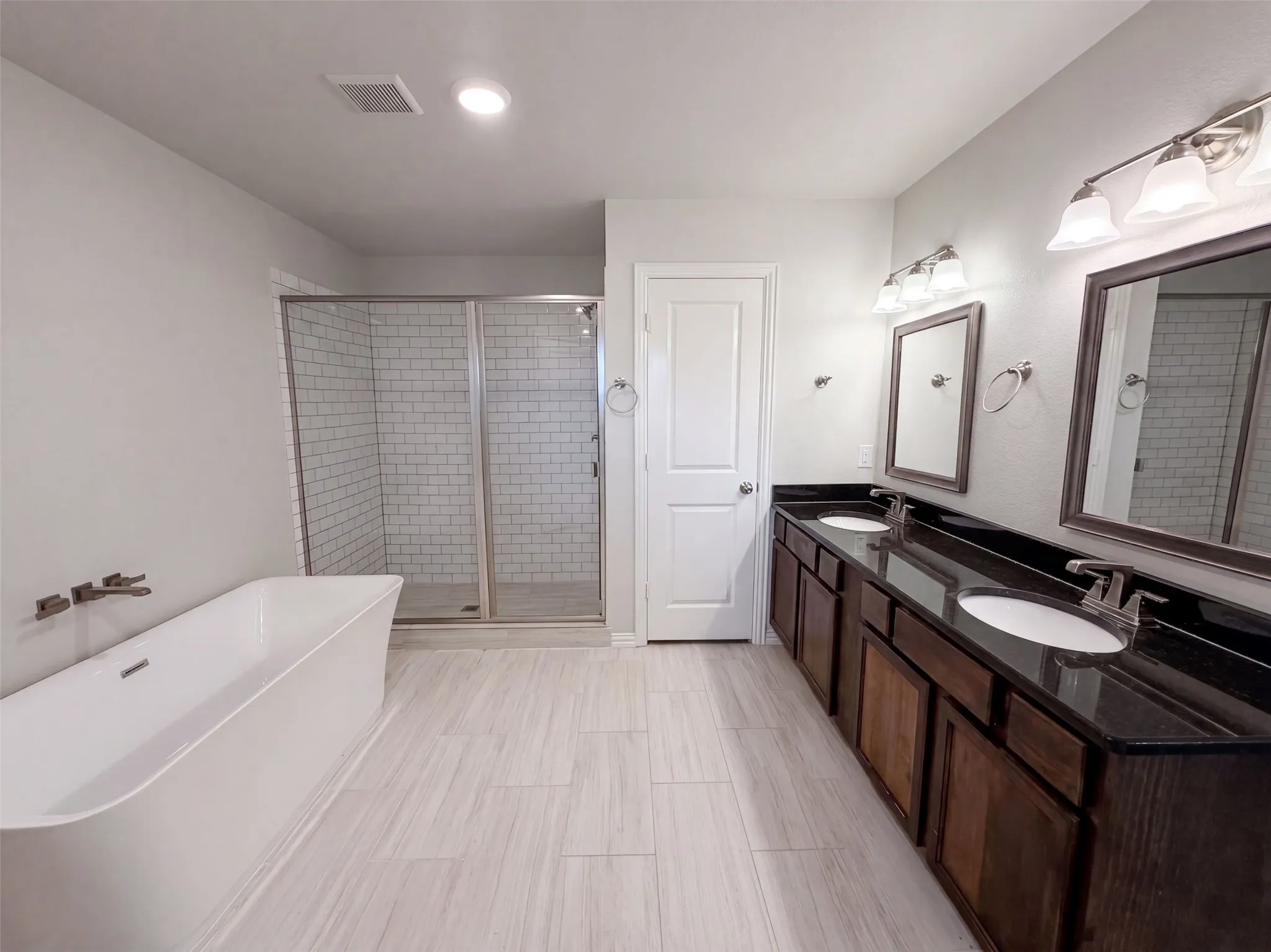 Single Family Residence For Sale in Ellis County , 301 E Jefferson Street, Palmer, Texas 75152, 4 Bedroom, 2 Bathroom, 2 Garage spaces, 1,758 Sqft, built in 2020, mls#21375237, Real Estate Agent in Palmer, Homes For Sale in Ellis county, Homes For Sale in Palmer, Realtor in Palmer Texas, Real Estate Brokerage Independent Realty Texas, Luminita Cordes Realtor