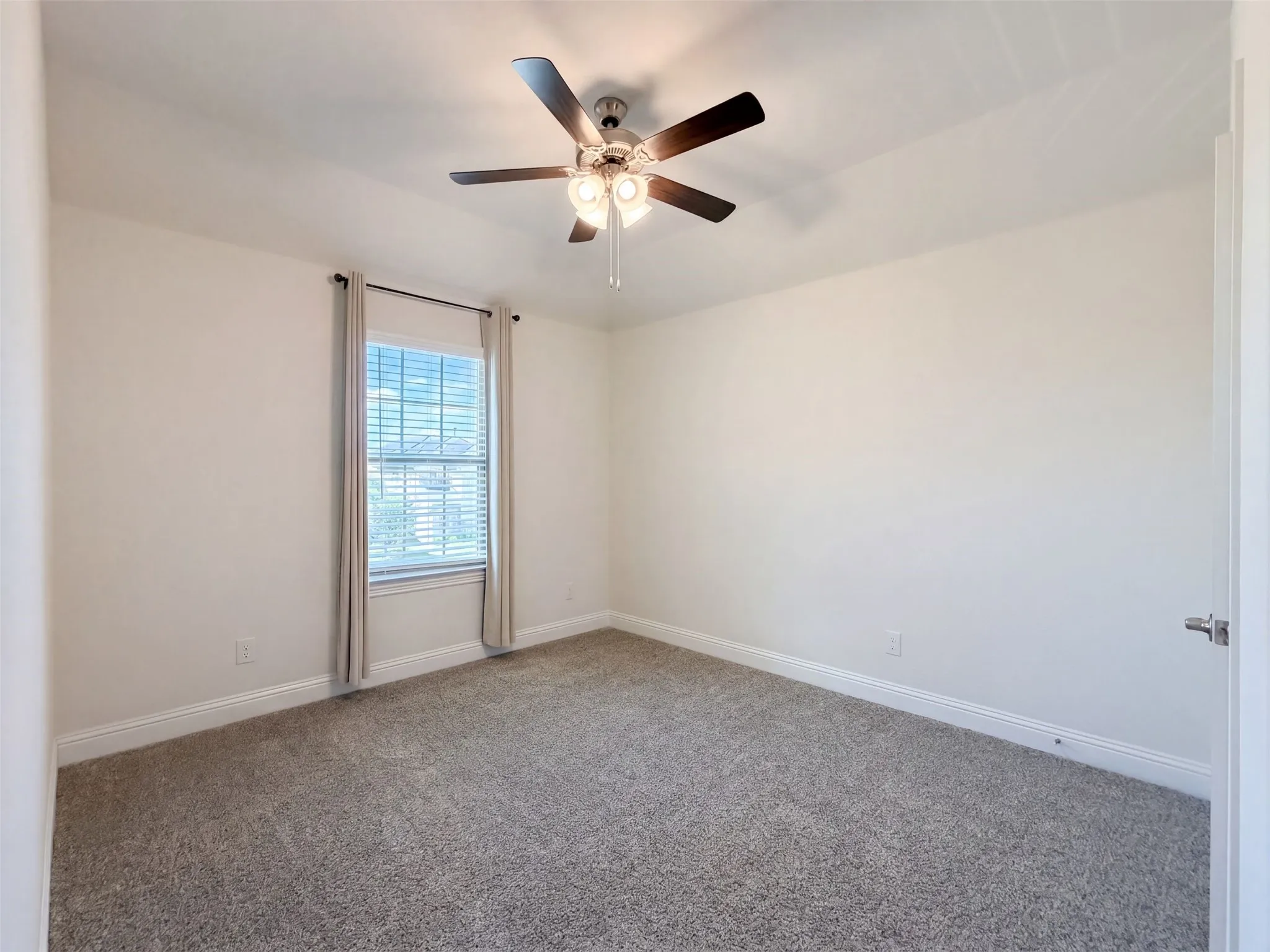 Single Family Residence For Sale in Collin County , 2929 Log Cabin Drive, Celina, Texas 75009, 5 Bedroom, 4 Bathroom, 3 Garage spaces, 3,163 Sqft, built in 2021, mls#21379171, Real Estate Agent in Celina, Homes For Sale in Collin county, Homes For Sale in Celina, Realtor in Celina Texas, Real Estate Brokerage Independent Realty Texas, Luminita Cordes Realtor