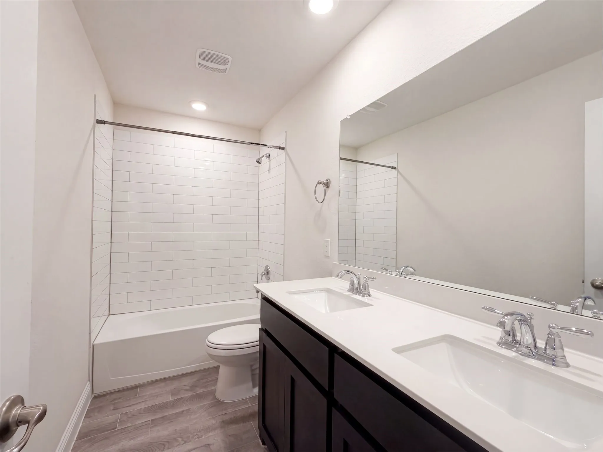 Single Family Residence For Sale in Collin County , 2929 Log Cabin Drive, Celina, Texas 75009, 5 Bedroom, 4 Bathroom, 3 Garage spaces, 3,163 Sqft, built in 2021, mls#21379171, Real Estate Agent in Celina, Homes For Sale in Collin county, Homes For Sale in Celina, Realtor in Celina Texas, Real Estate Brokerage Independent Realty Texas, Luminita Cordes Realtor
