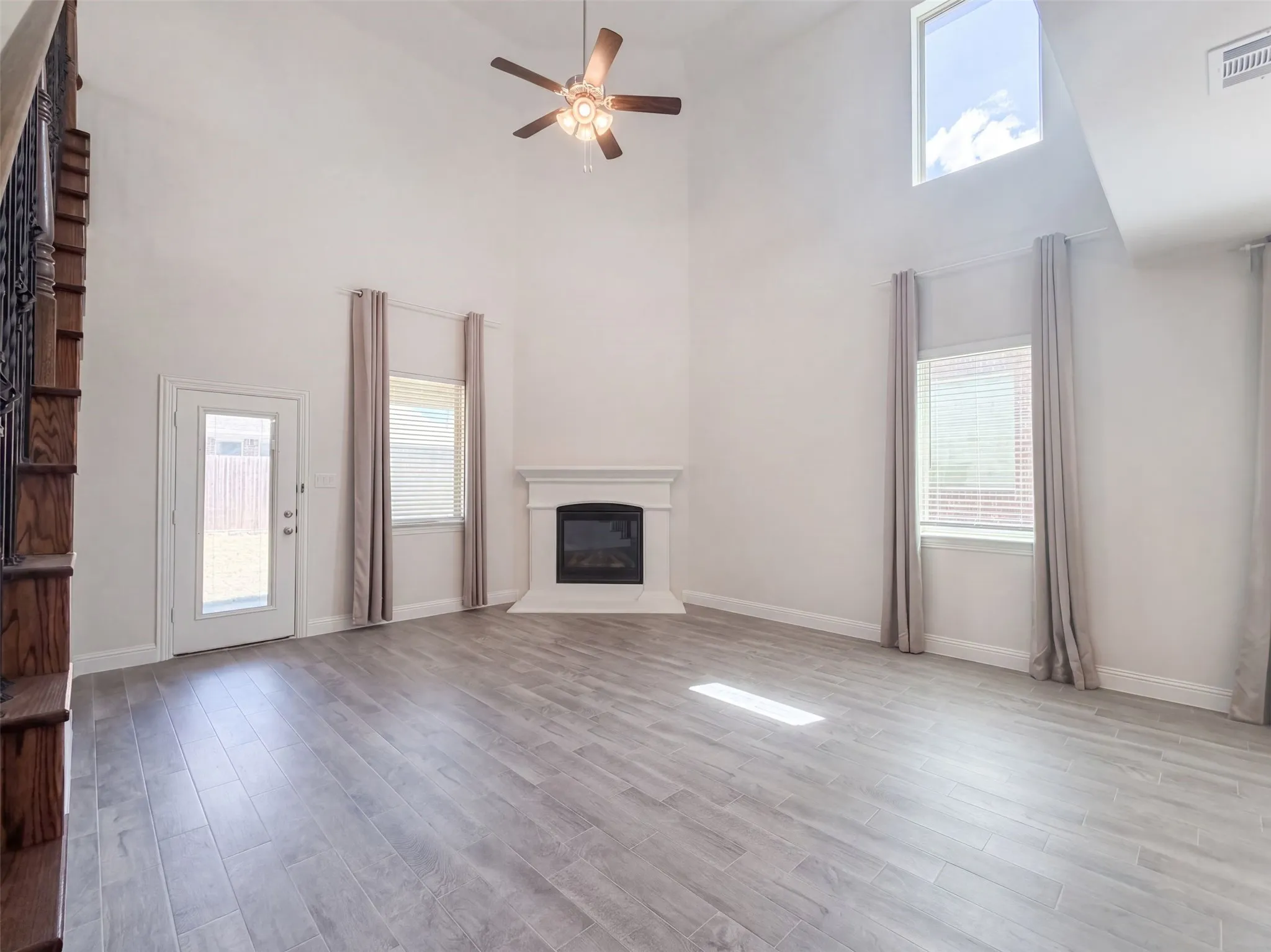Single Family Residence For Sale in Collin County , 2929 Log Cabin Drive, Celina, Texas 75009, 5 Bedroom, 4 Bathroom, 3 Garage spaces, 3,163 Sqft, built in 2021, mls#21379171, Real Estate Agent in Celina, Homes For Sale in Collin county, Homes For Sale in Celina, Realtor in Celina Texas, Real Estate Brokerage Independent Realty Texas, Luminita Cordes Realtor