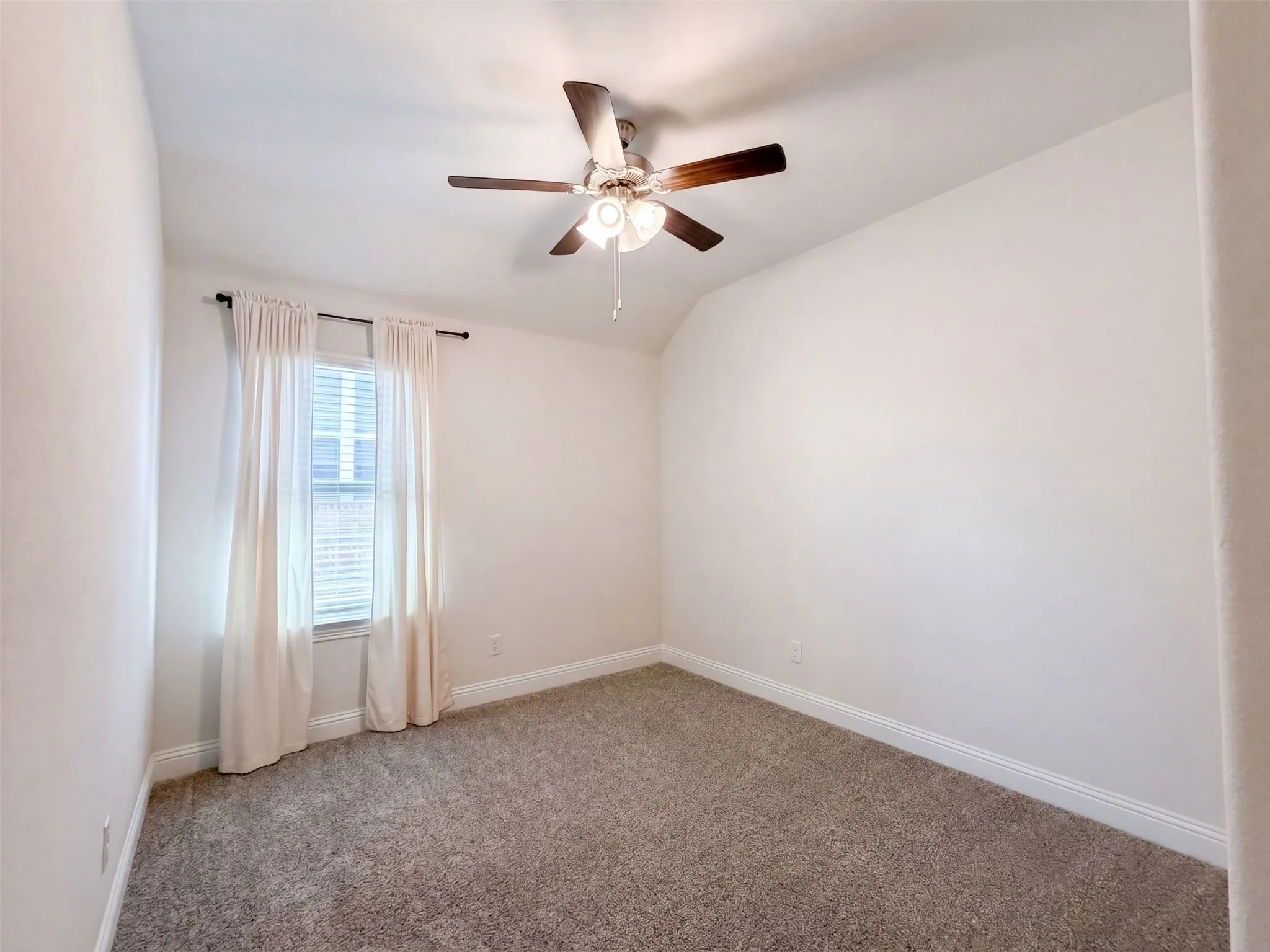 Single Family Residence For Sale in Collin County , 2929 Log Cabin Drive, Celina, Texas 75009, 5 Bedroom, 4 Bathroom, 3 Garage spaces, 3,163 Sqft, built in 2021, mls#21379171, Real Estate Agent in Celina, Homes For Sale in Collin county, Homes For Sale in Celina, Realtor in Celina Texas, Real Estate Brokerage Independent Realty Texas, Luminita Cordes Realtor