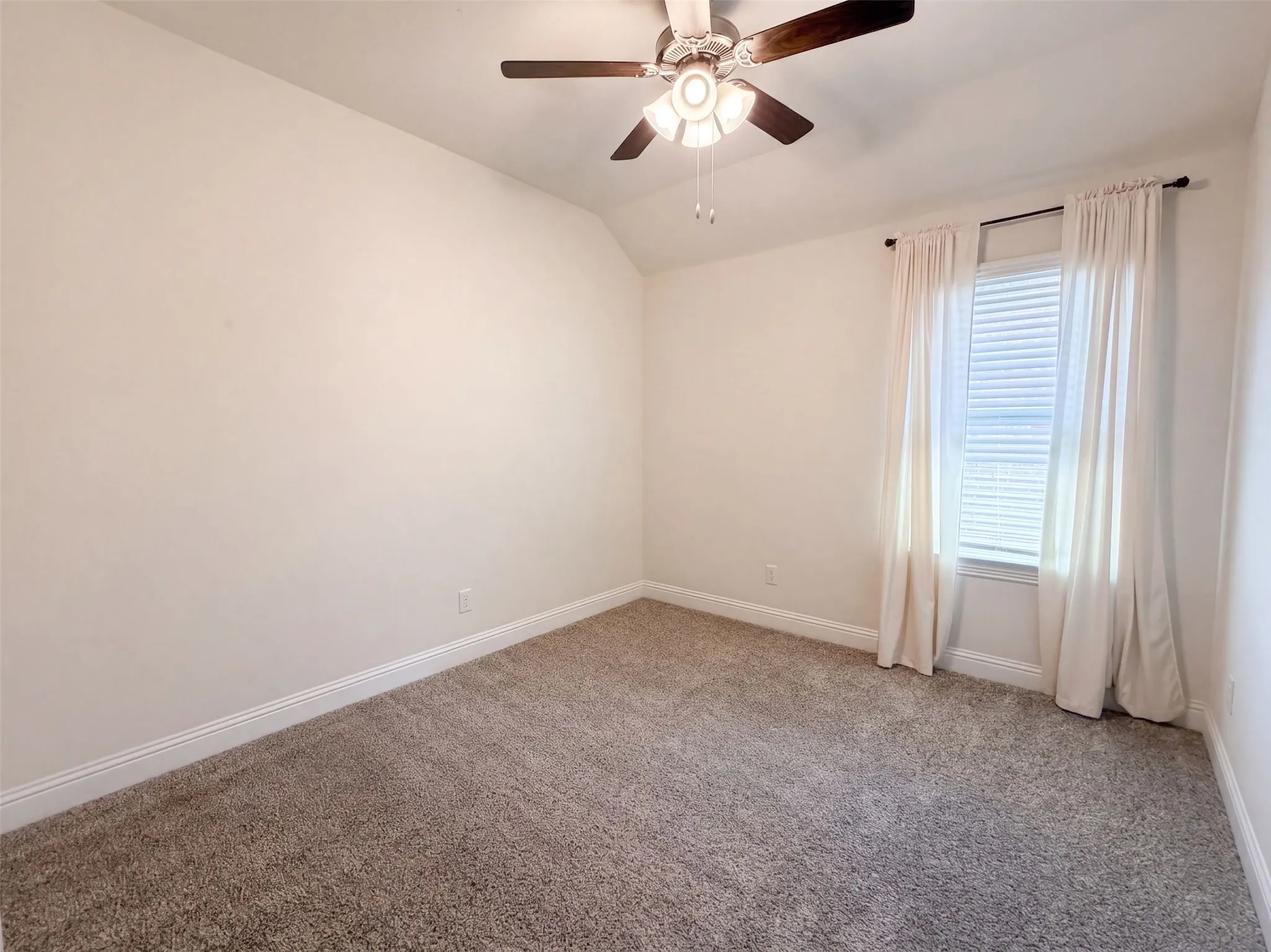 Single Family Residence For Sale in Collin County , 2929 Log Cabin Drive, Celina, Texas 75009, 5 Bedroom, 4 Bathroom, 3 Garage spaces, 3,163 Sqft, built in 2021, mls#21379171, Real Estate Agent in Celina, Homes For Sale in Collin county, Homes For Sale in Celina, Realtor in Celina Texas, Real Estate Brokerage Independent Realty Texas, Luminita Cordes Realtor