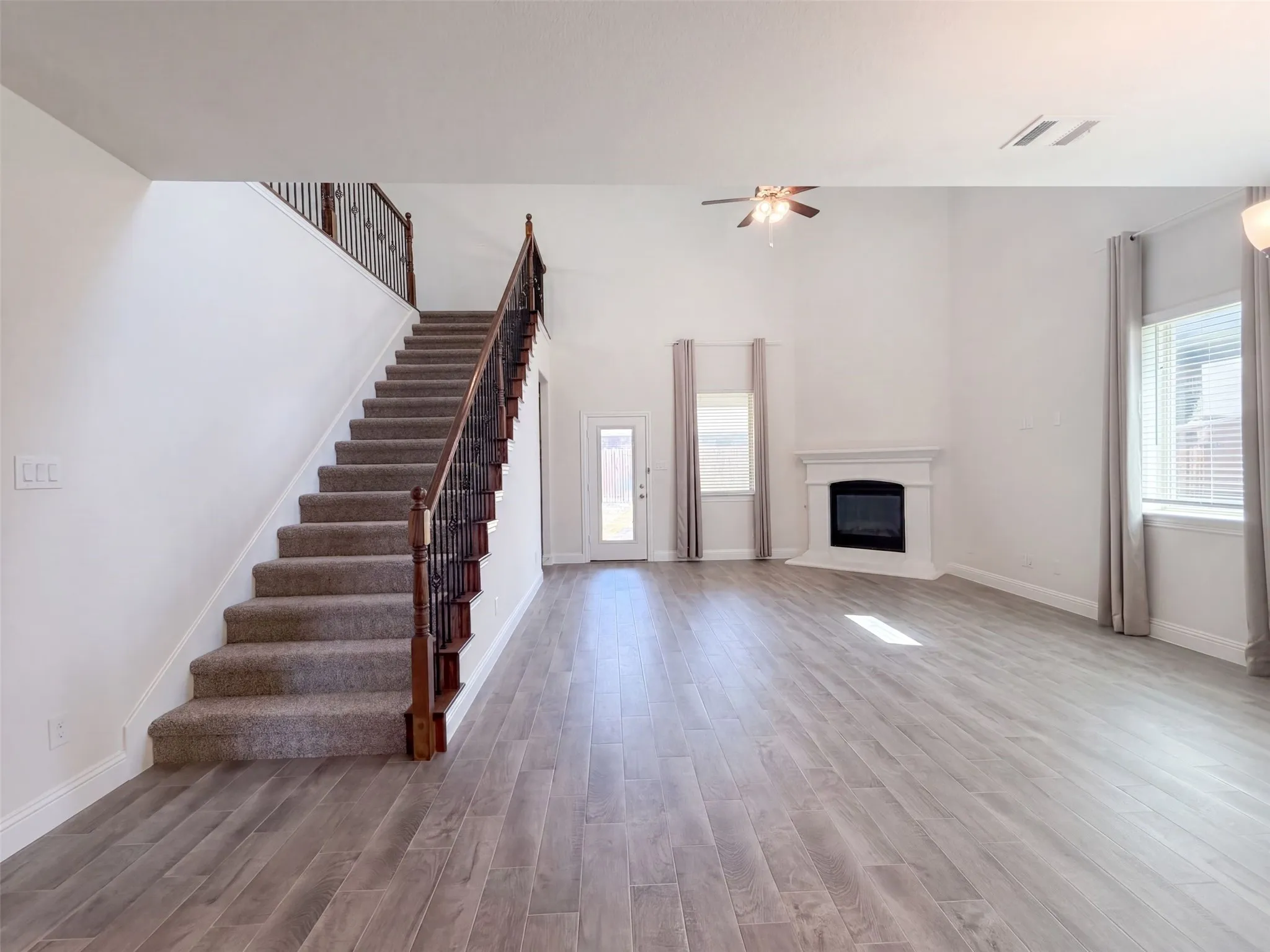Single Family Residence For Sale in Collin County , 2929 Log Cabin Drive, Celina, Texas 75009, 5 Bedroom, 4 Bathroom, 3 Garage spaces, 3,163 Sqft, built in 2021, mls#21379171, Real Estate Agent in Celina, Homes For Sale in Collin county, Homes For Sale in Celina, Realtor in Celina Texas, Real Estate Brokerage Independent Realty Texas, Luminita Cordes Realtor