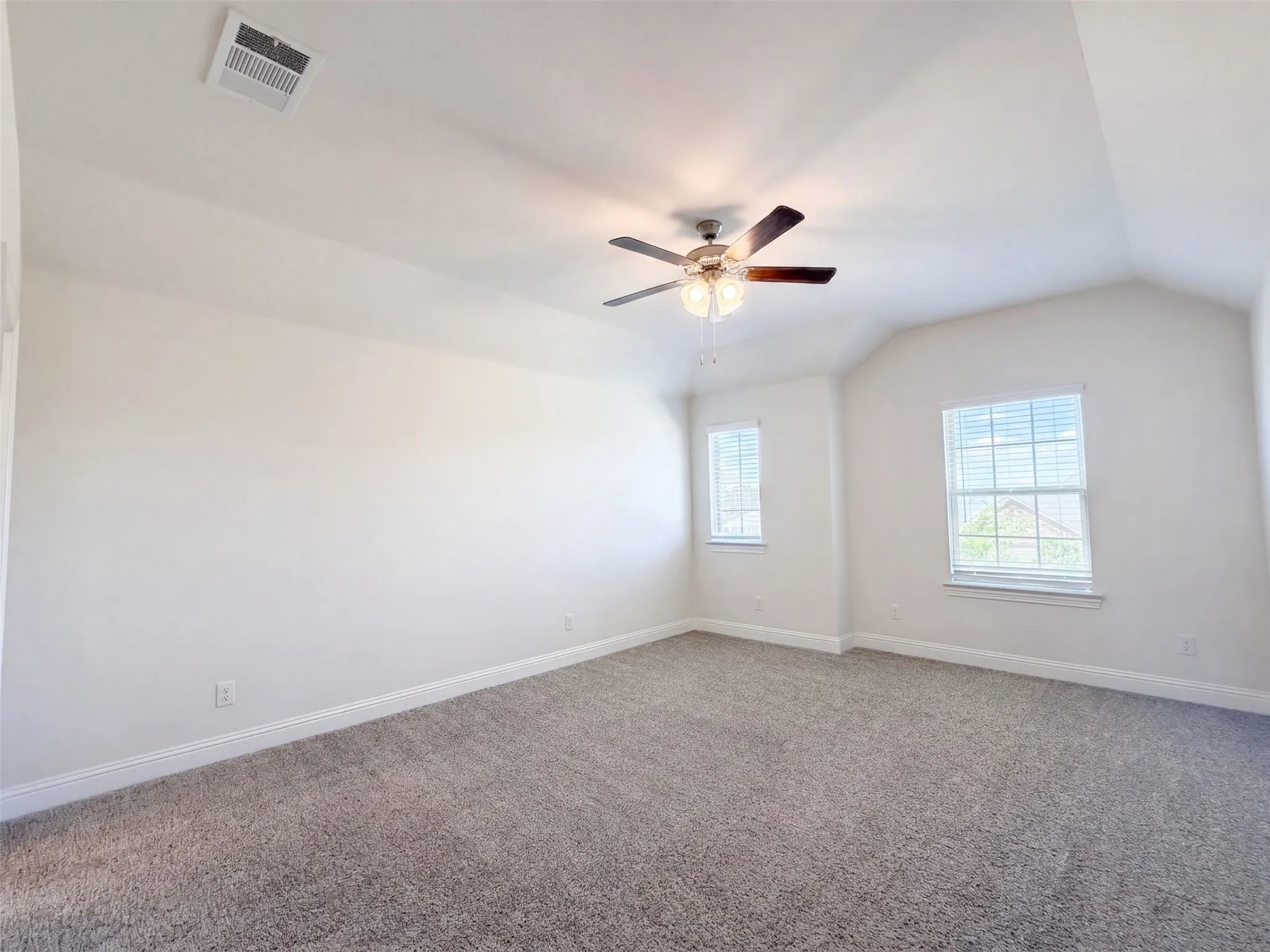 Single Family Residence For Sale in Collin County , 2929 Log Cabin Drive, Celina, Texas 75009, 5 Bedroom, 4 Bathroom, 3 Garage spaces, 3,163 Sqft, built in 2021, mls#21379171, Real Estate Agent in Celina, Homes For Sale in Collin county, Homes For Sale in Celina, Realtor in Celina Texas, Real Estate Brokerage Independent Realty Texas, Luminita Cordes Realtor