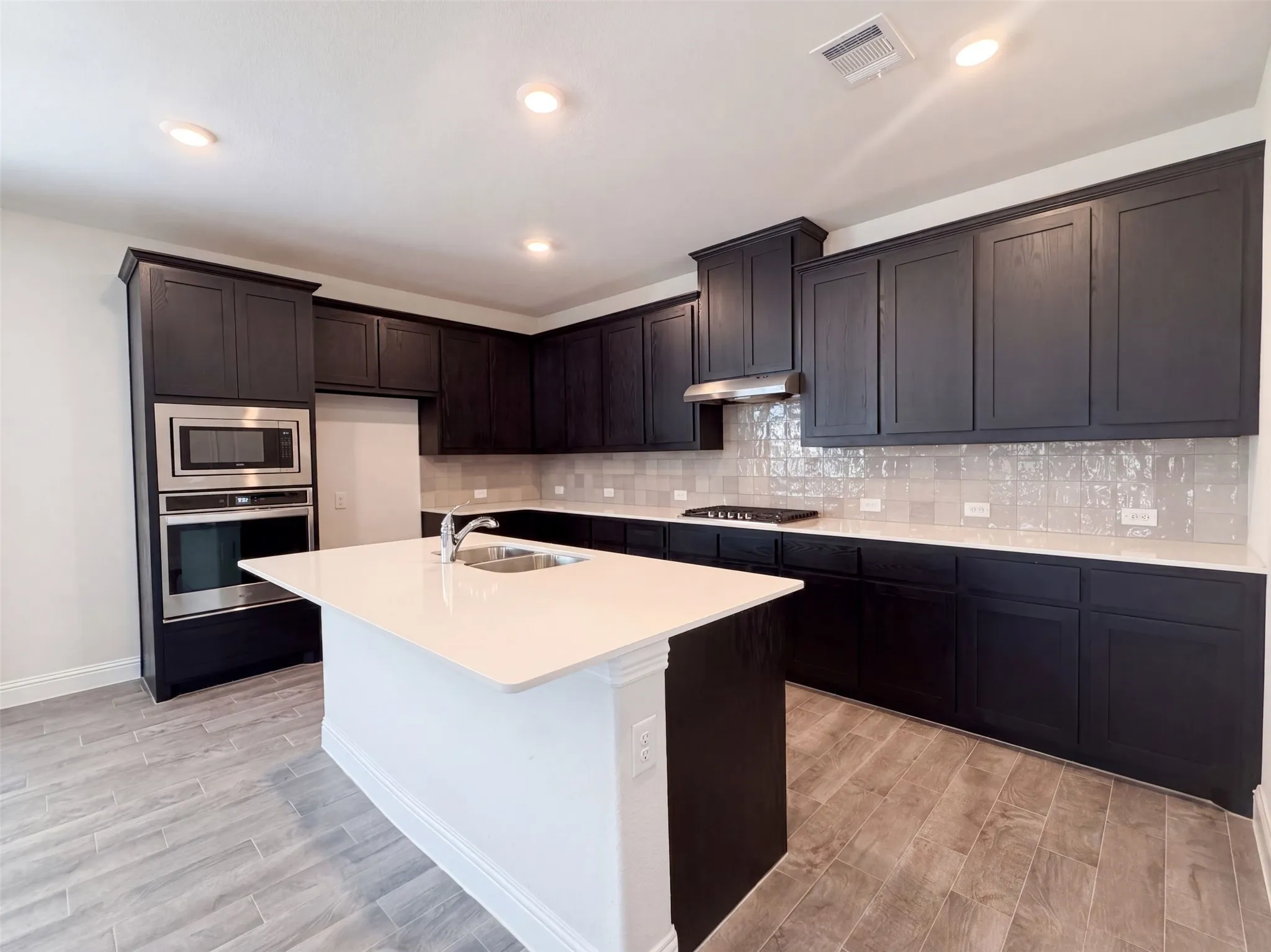 Single Family Residence For Sale in Collin County , 2929 Log Cabin Drive, Celina, Texas 75009, 5 Bedroom, 4 Bathroom, 3 Garage spaces, 3,163 Sqft, built in 2021, mls#21379171, Real Estate Agent in Celina, Homes For Sale in Collin county, Homes For Sale in Celina, Realtor in Celina Texas, Real Estate Brokerage Independent Realty Texas, Luminita Cordes Realtor