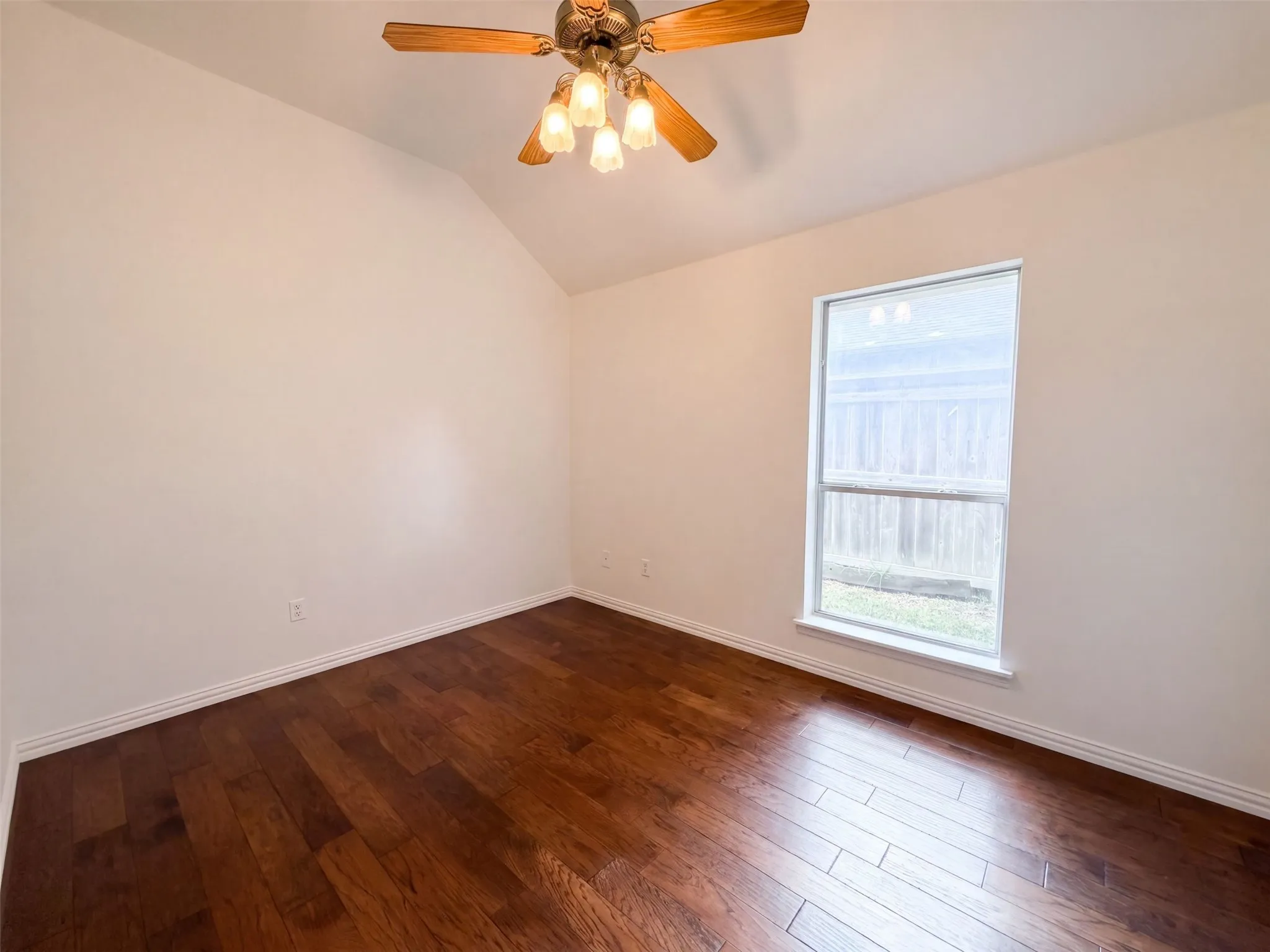 Single Family Residence For Sale in Ellis County , 1623 W Pleasant Drive, Midlothian, Texas 76065, 4 Bedroom, 2 Bathroom, 2 Garage spaces, 1,792 Sqft, built in 1996, mls#21378813, Real Estate Agent in Midlothian, Homes For Sale in Ellis county, Homes For Sale in Midlothian, Realtor in Midlothian Texas, Real Estate Brokerage Independent Realty Texas, Luminita Cordes Realtor