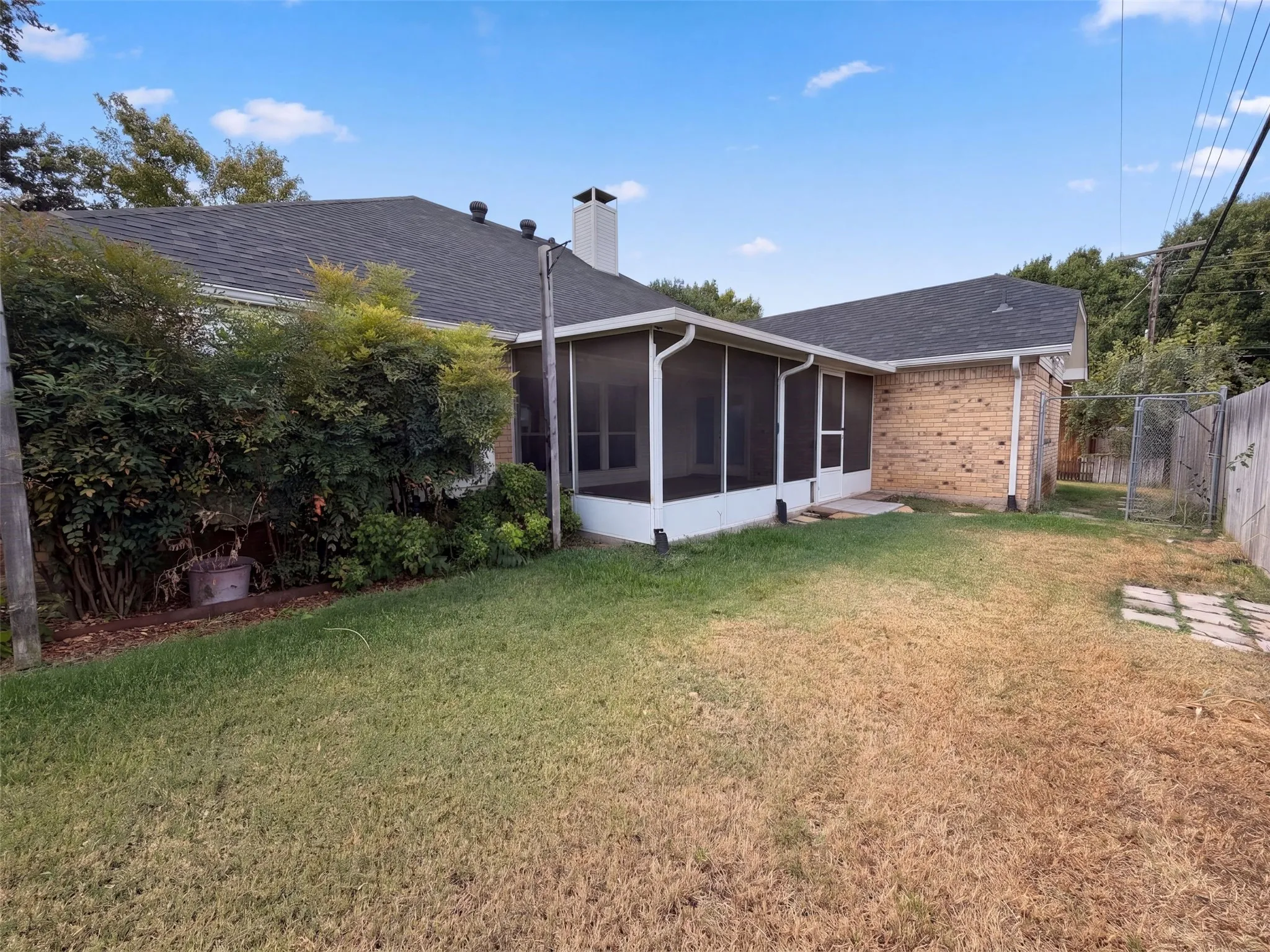 Single Family Residence For Sale in Ellis County , 1623 W Pleasant Drive, Midlothian, Texas 76065, 4 Bedroom, 2 Bathroom, 2 Garage spaces, 1,792 Sqft, built in 1996, mls#21378813, Real Estate Agent in Midlothian, Homes For Sale in Ellis county, Homes For Sale in Midlothian, Realtor in Midlothian Texas, Real Estate Brokerage Independent Realty Texas, Luminita Cordes Realtor