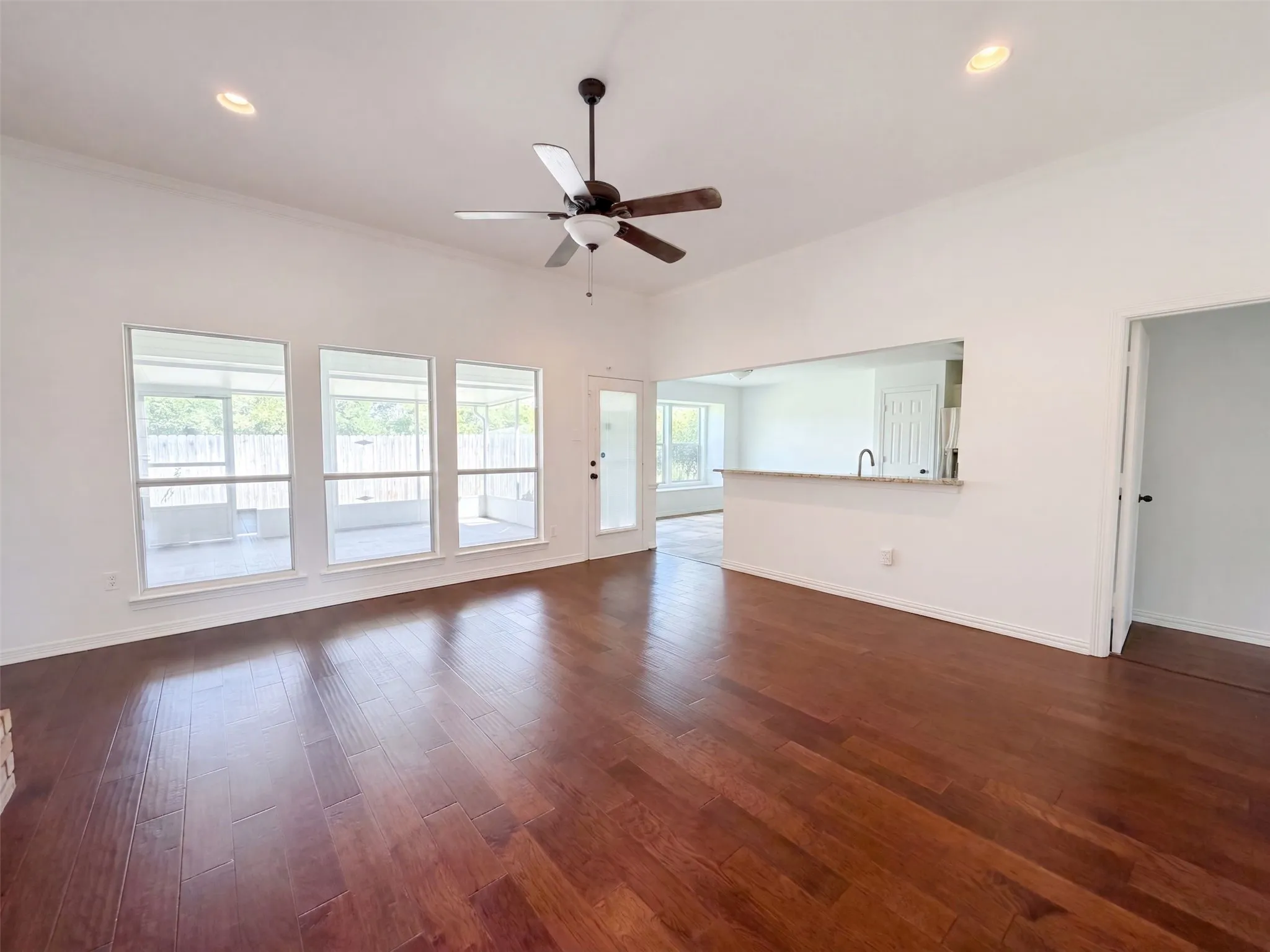 Single Family Residence For Sale in Ellis County , 1623 W Pleasant Drive, Midlothian, Texas 76065, 4 Bedroom, 2 Bathroom, 2 Garage spaces, 1,792 Sqft, built in 1996, mls#21378813, Real Estate Agent in Midlothian, Homes For Sale in Ellis county, Homes For Sale in Midlothian, Realtor in Midlothian Texas, Real Estate Brokerage Independent Realty Texas, Luminita Cordes Realtor