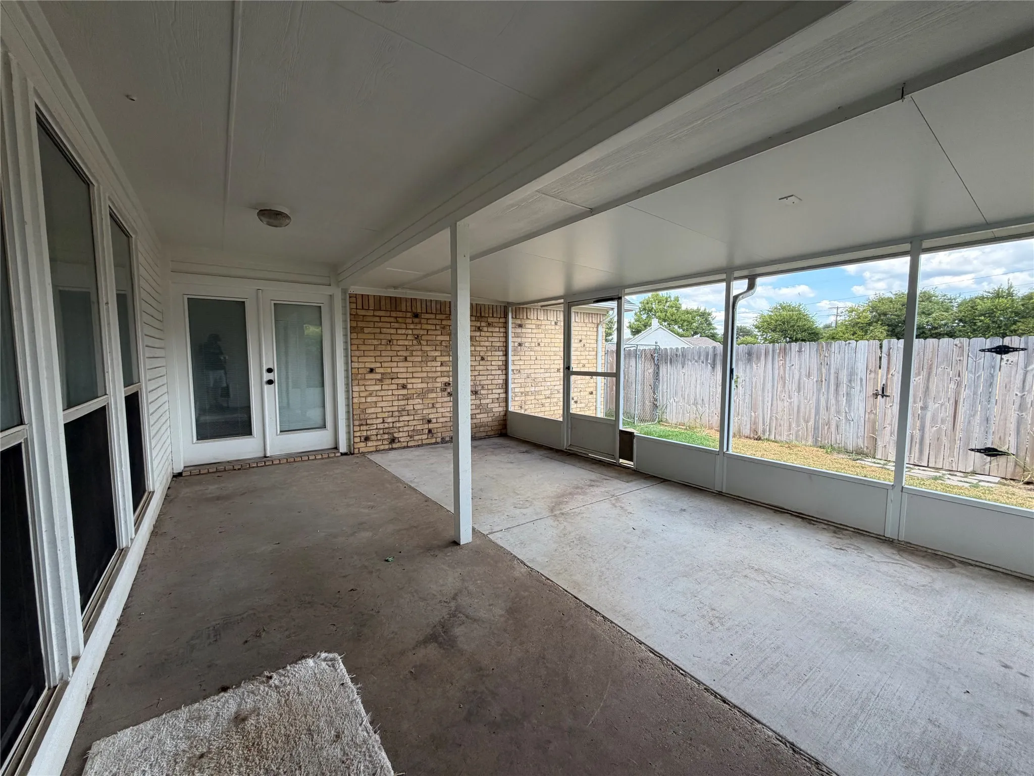 Single Family Residence For Sale in Ellis County , 1623 W Pleasant Drive, Midlothian, Texas 76065, 4 Bedroom, 2 Bathroom, 2 Garage spaces, 1,792 Sqft, built in 1996, mls#21378813, Real Estate Agent in Midlothian, Homes For Sale in Ellis county, Homes For Sale in Midlothian, Realtor in Midlothian Texas, Real Estate Brokerage Independent Realty Texas, Luminita Cordes Realtor