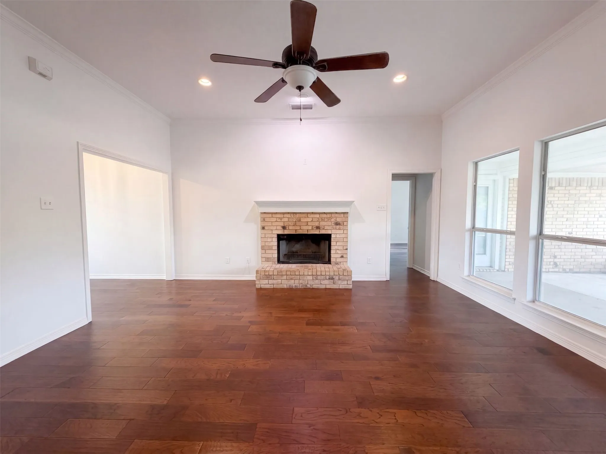 Single Family Residence For Sale in Ellis County , 1623 W Pleasant Drive, Midlothian, Texas 76065, 4 Bedroom, 2 Bathroom, 2 Garage spaces, 1,792 Sqft, built in 1996, mls#21378813, Real Estate Agent in Midlothian, Homes For Sale in Ellis county, Homes For Sale in Midlothian, Realtor in Midlothian Texas, Real Estate Brokerage Independent Realty Texas, Luminita Cordes Realtor