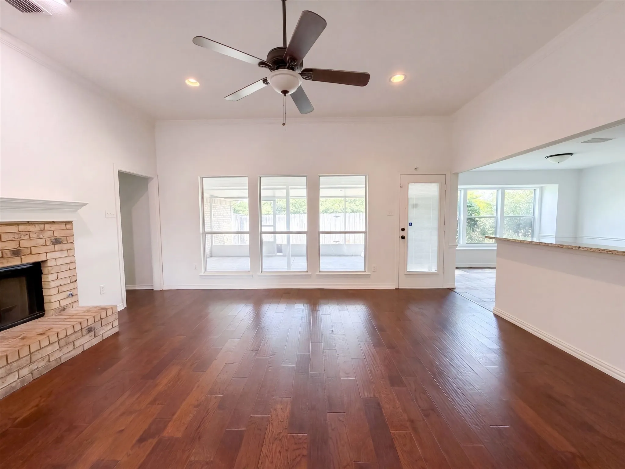 Single Family Residence For Sale in Ellis County , 1623 W Pleasant Drive, Midlothian, Texas 76065, 4 Bedroom, 2 Bathroom, 2 Garage spaces, 1,792 Sqft, built in 1996, mls#21378813, Real Estate Agent in Midlothian, Homes For Sale in Ellis county, Homes For Sale in Midlothian, Realtor in Midlothian Texas, Real Estate Brokerage Independent Realty Texas, Luminita Cordes Realtor