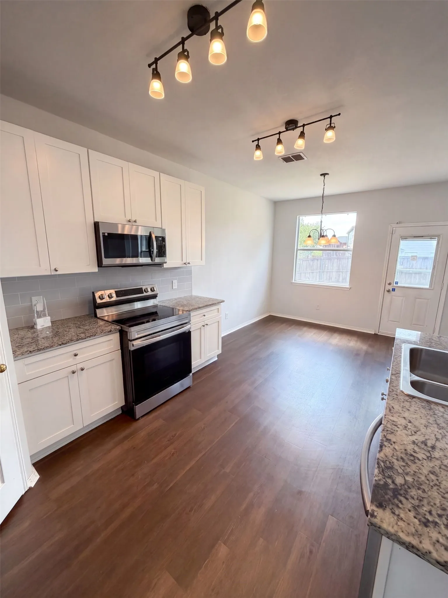 Single Family Residence For Sale in Denton County , 2220 Sumac Drive, Little Elm, Texas 75068, 4 Bedroom, 3 Bathroom, 2 Garage spaces, 2,611 Sqft, built in 2001, mls#21378686, Real Estate Agent in Little Elm, Homes For Sale in Denton county, Homes For Sale in Little Elm, Realtor in Little Elm Texas, Real Estate Brokerage Independent Realty Texas, Luminita Cordes Realtor