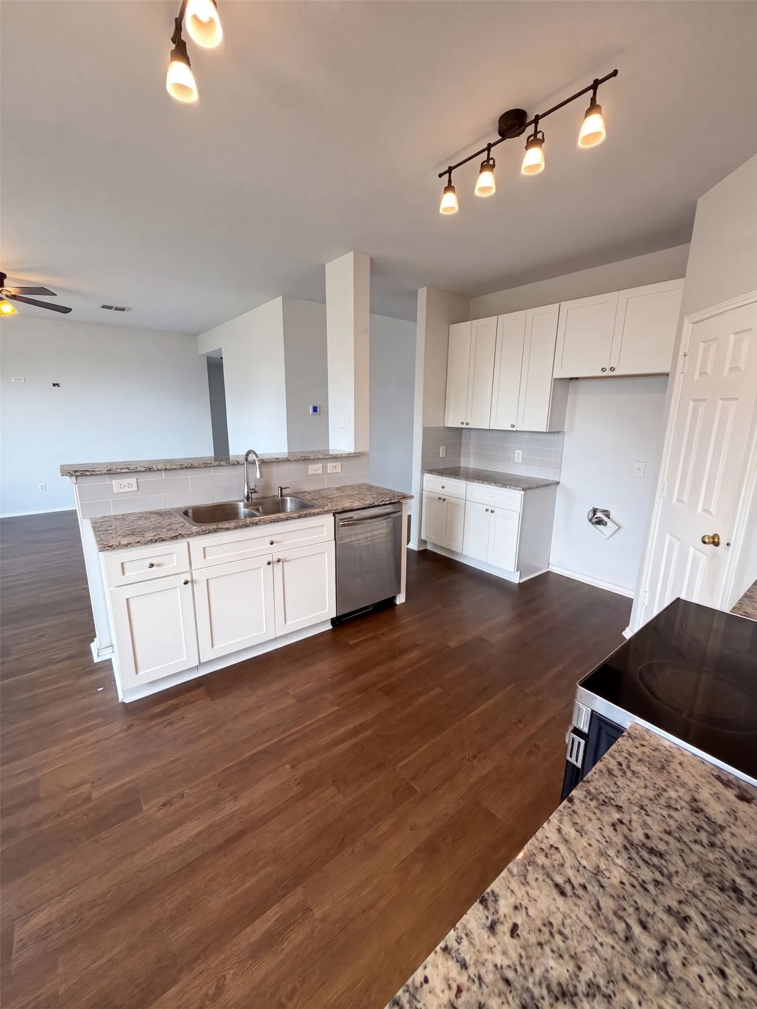 Single Family Residence For Sale in Denton County , 2220 Sumac Drive, Little Elm, Texas 75068, 4 Bedroom, 3 Bathroom, 2 Garage spaces, 2,611 Sqft, built in 2001, mls#21378686, Real Estate Agent in Little Elm, Homes For Sale in Denton county, Homes For Sale in Little Elm, Realtor in Little Elm Texas, Real Estate Brokerage Independent Realty Texas, Luminita Cordes Realtor